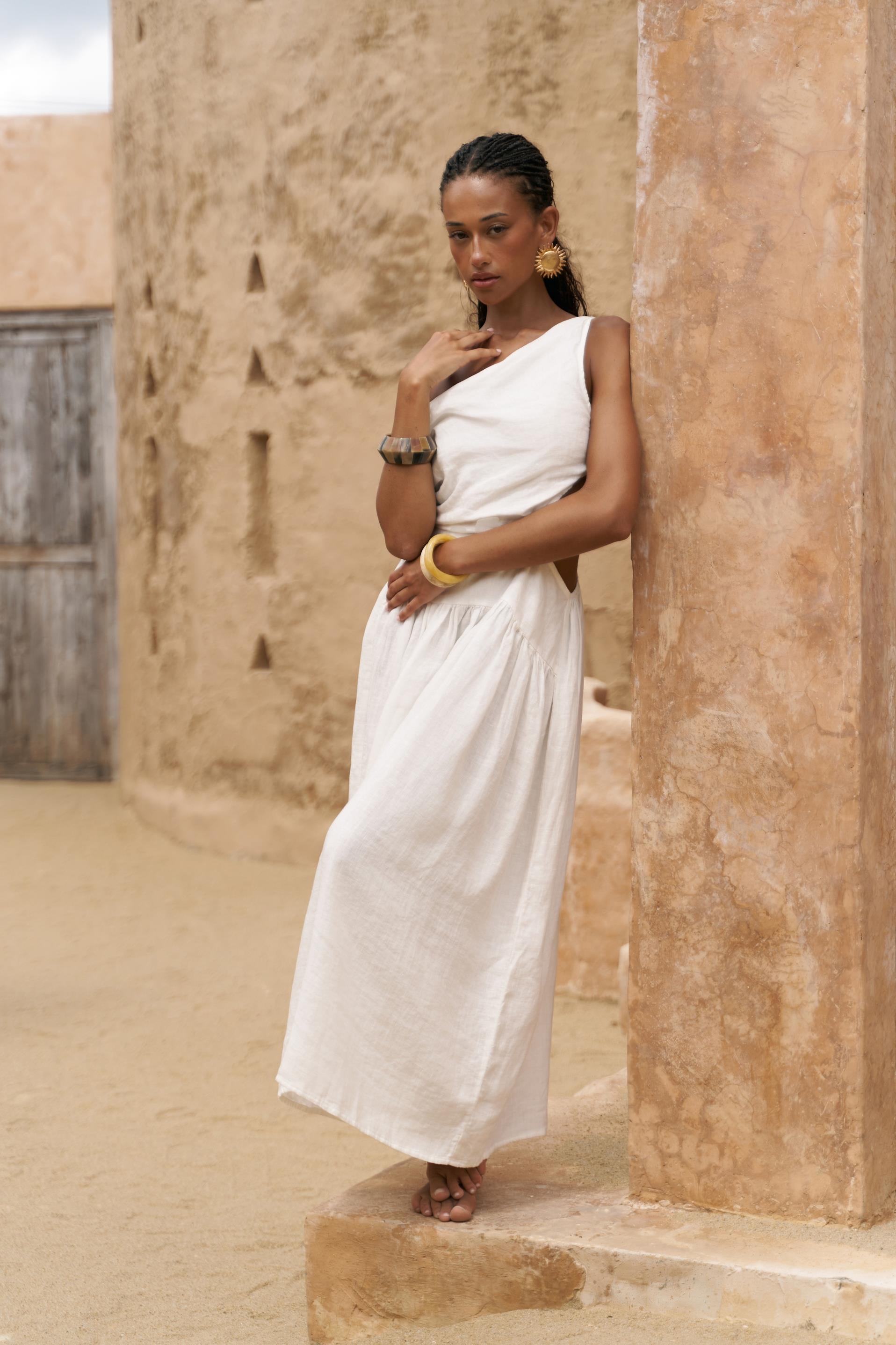 Mharia Asimetrik Detay Beyaz Uzun Keten Elbise