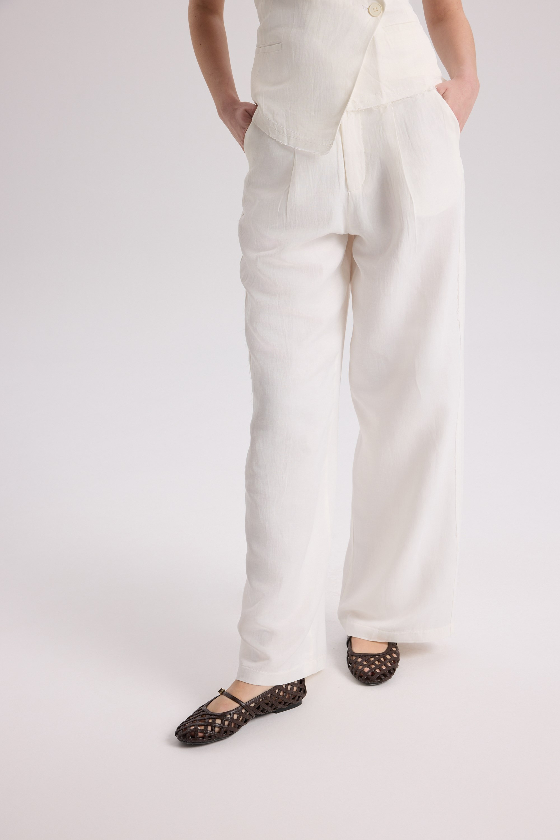 Nagmetah Back Cut-Out Ecru Vest Pants Set