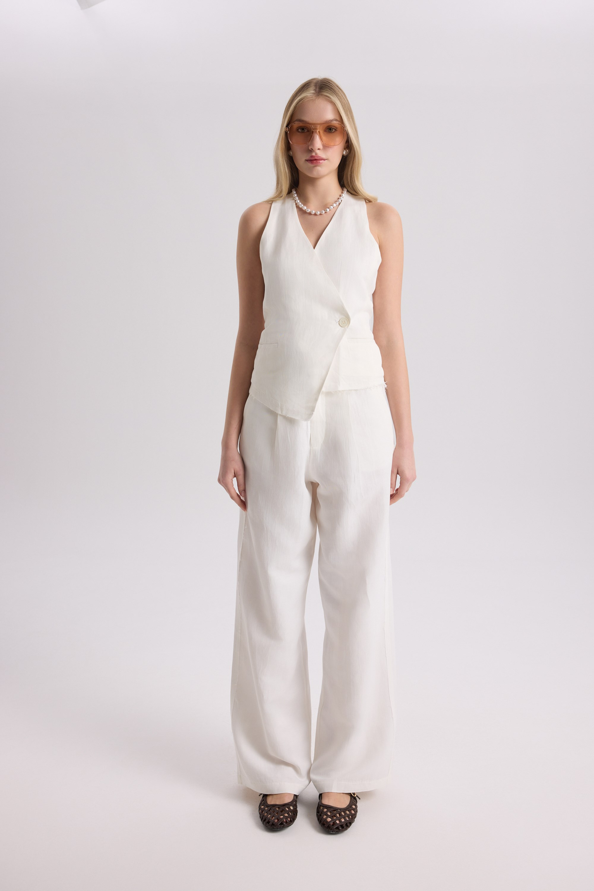 Nagmetah Back Cut-Out Ecru Vest Pants Set