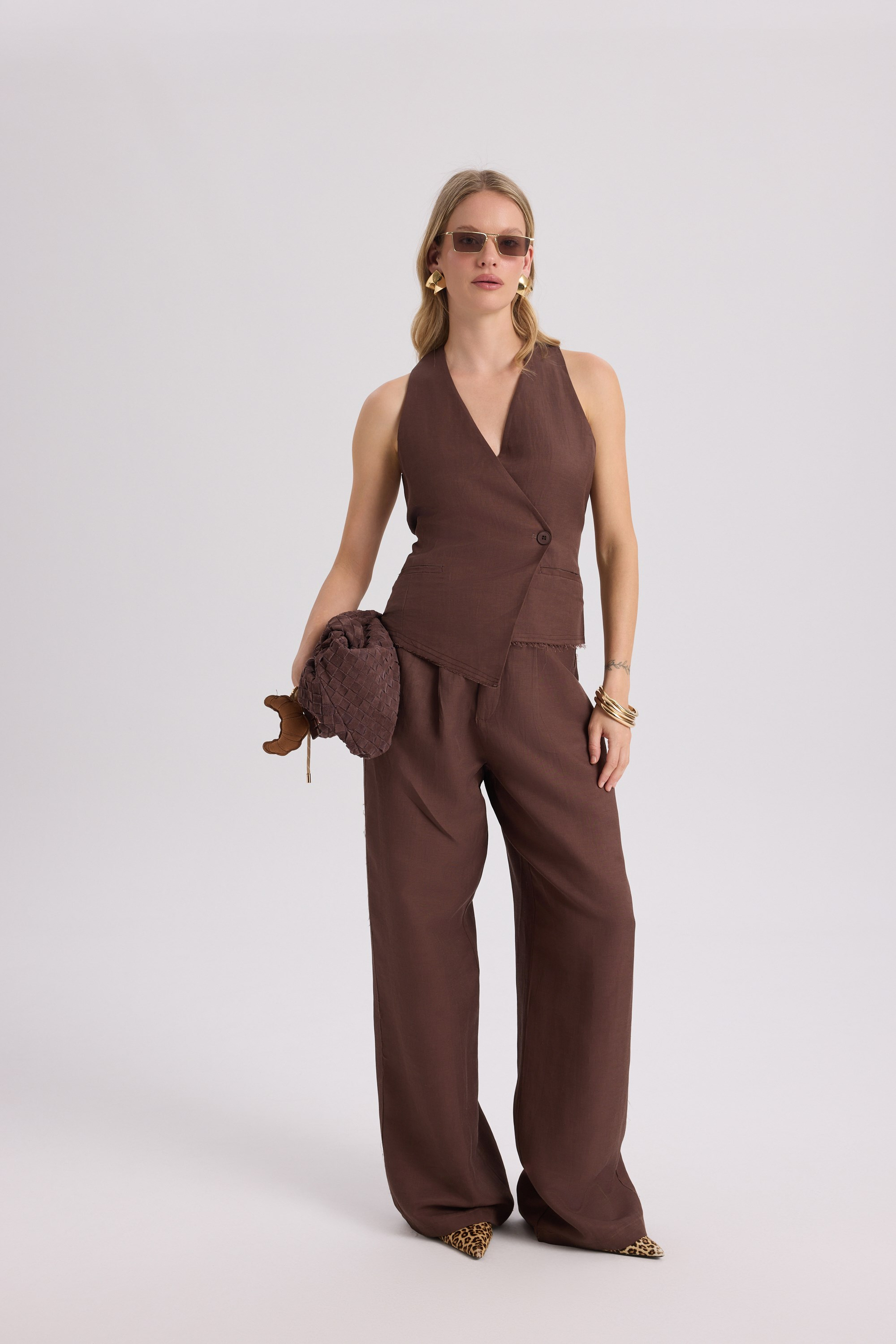 Nagmetah Back Cut-Out Brown Vest Pants Set