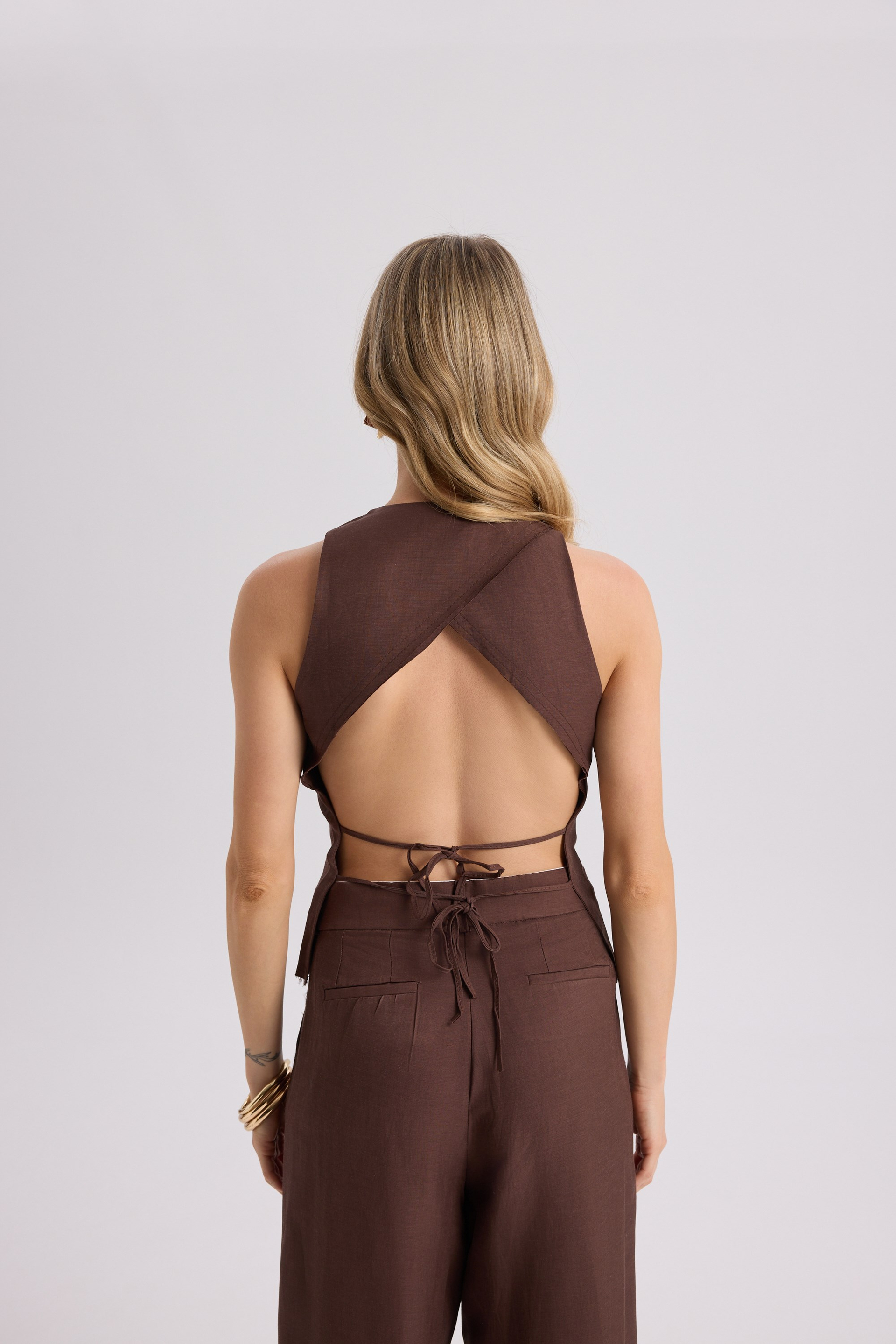 Nagmetah Back Cut-Out Brown Vest Pants Set