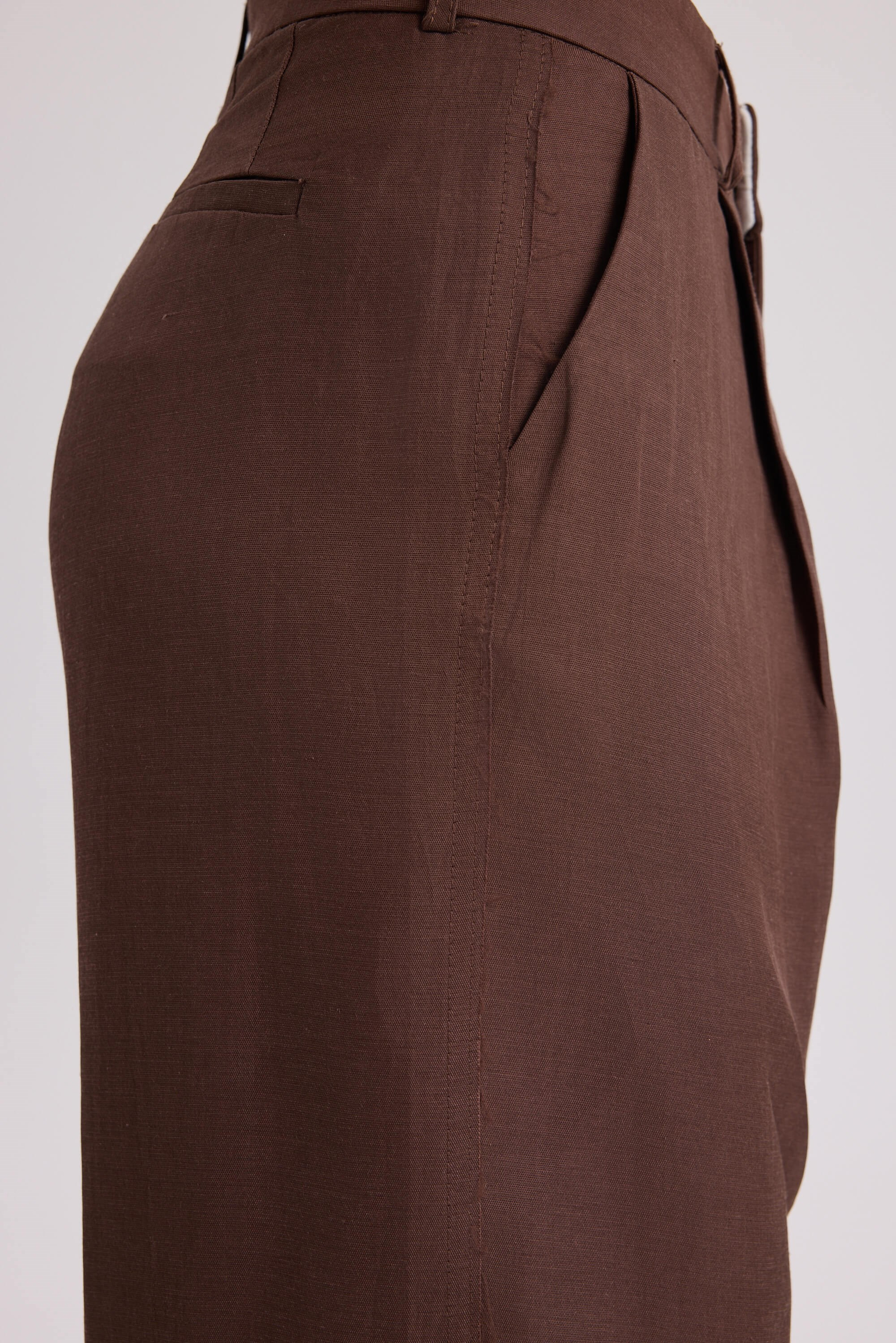 Nagmetah Back Cut-Out Brown Vest Pants Set