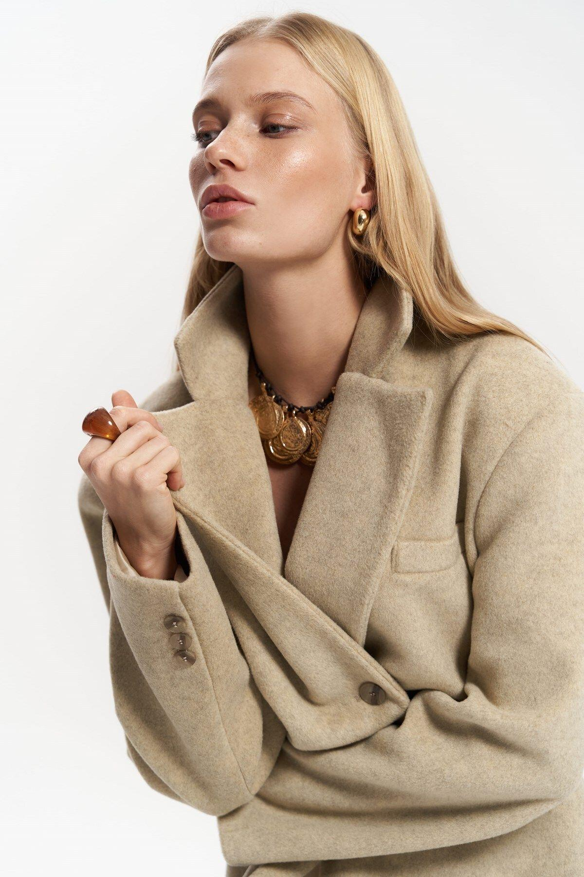 Naica Bej Belden Oturmalı Blazer