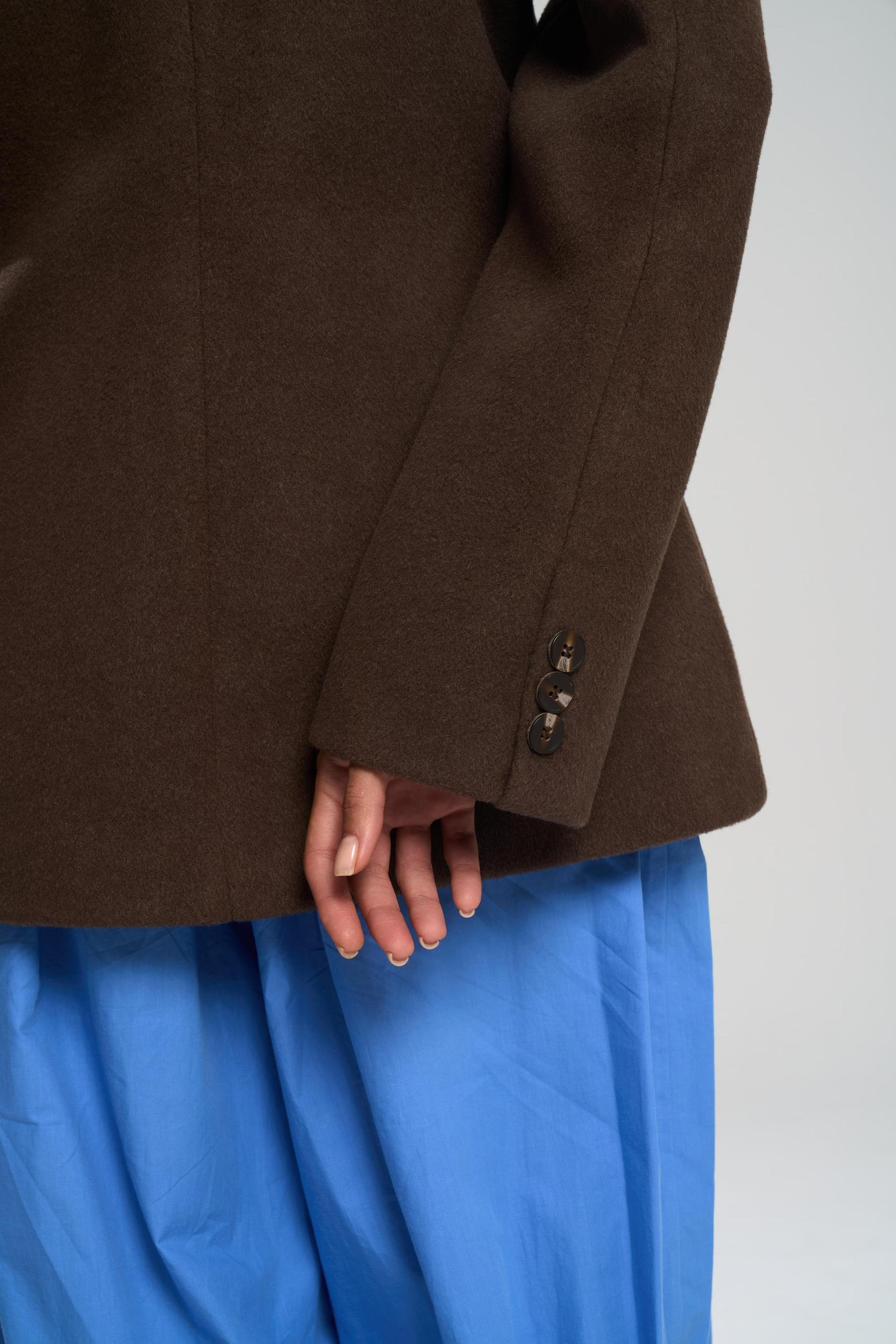 Naica Koyu Kahve Belden Oturmalı Blazer