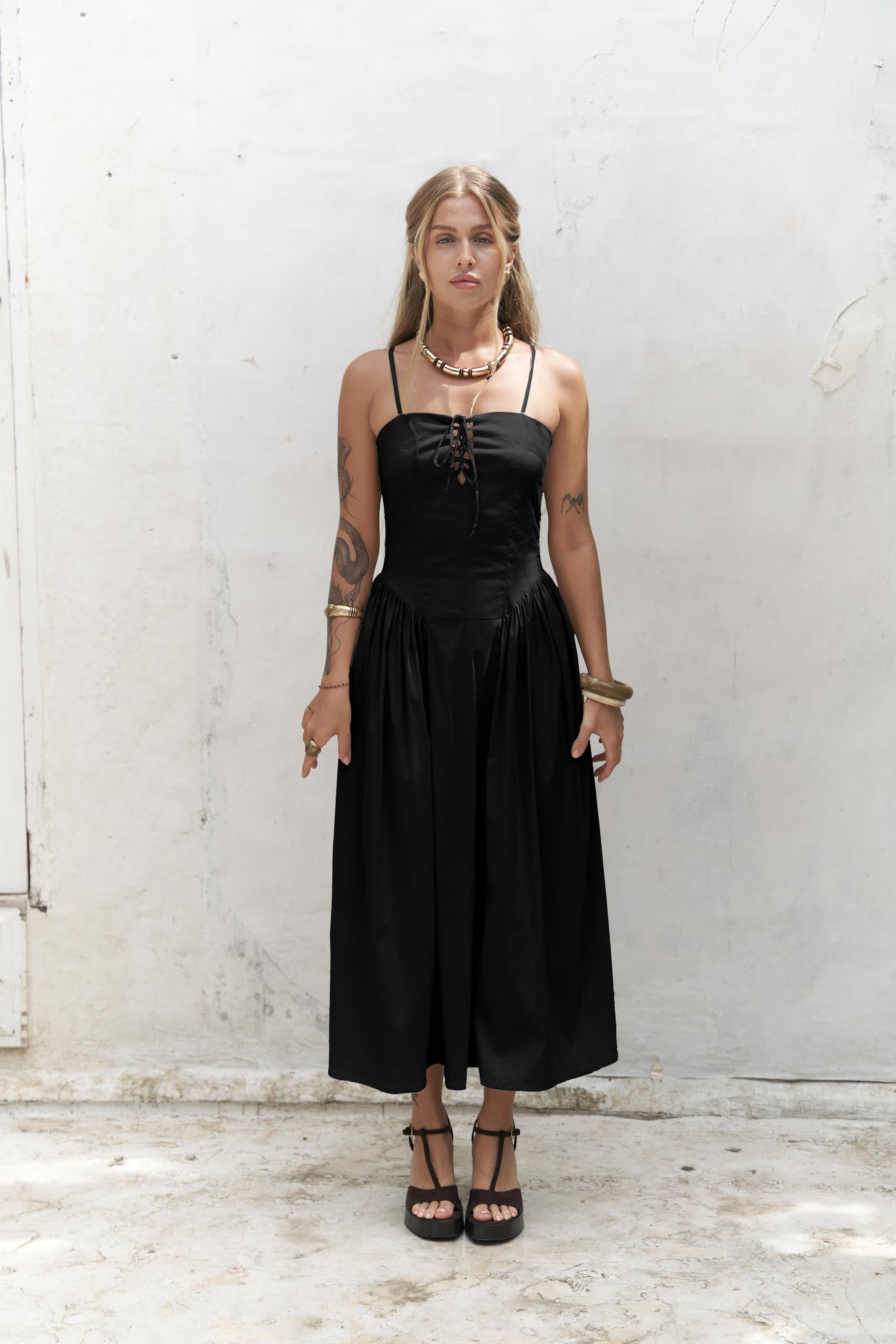 Narissa Askılı Midi Siyah Elbise