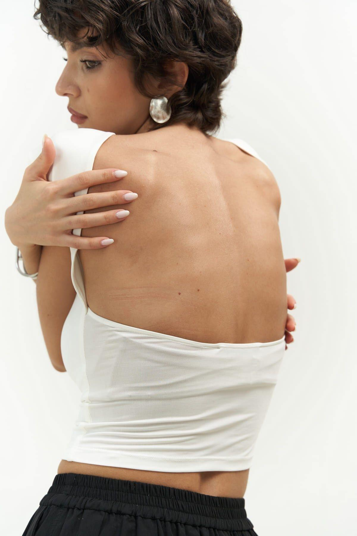 Nives Sırt Dekolteli Beyaz Crop