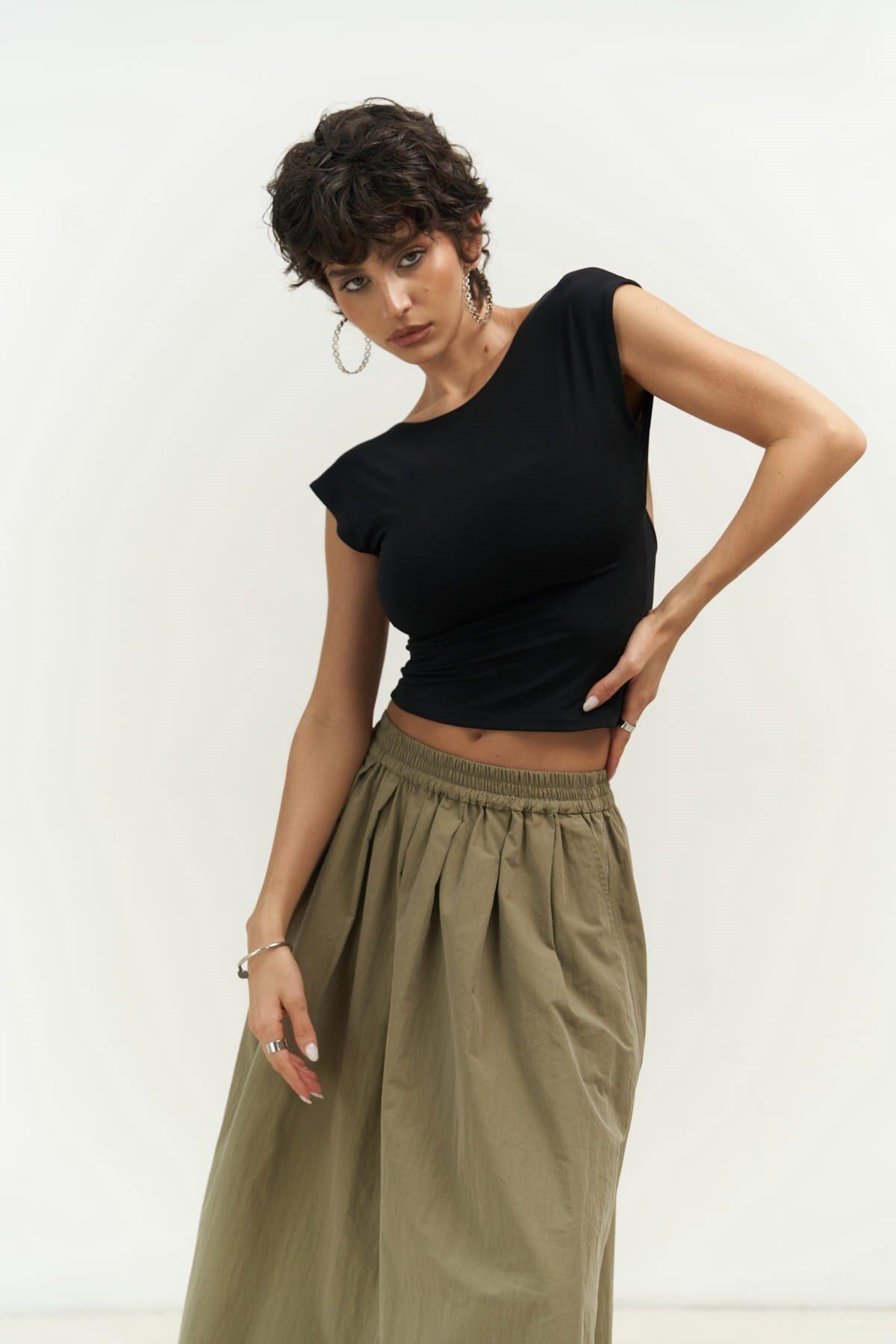 Nives Sırt Dekolteli Siyah Crop