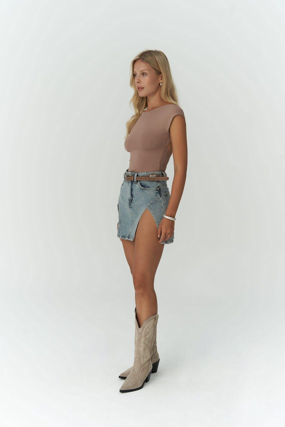 Nives Light Brown Crop with Open Back