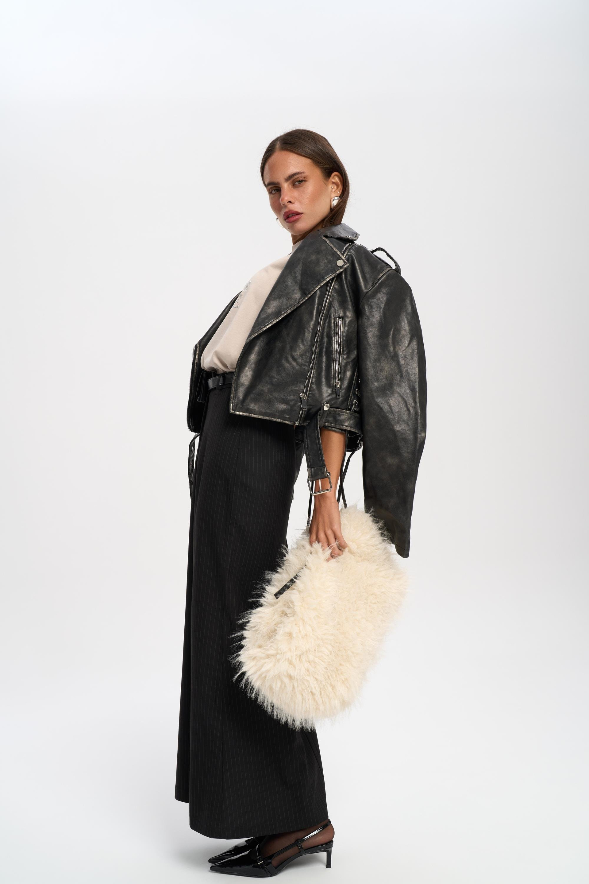 Noor Efektli Siyah Kısa Suni Deri Ceket