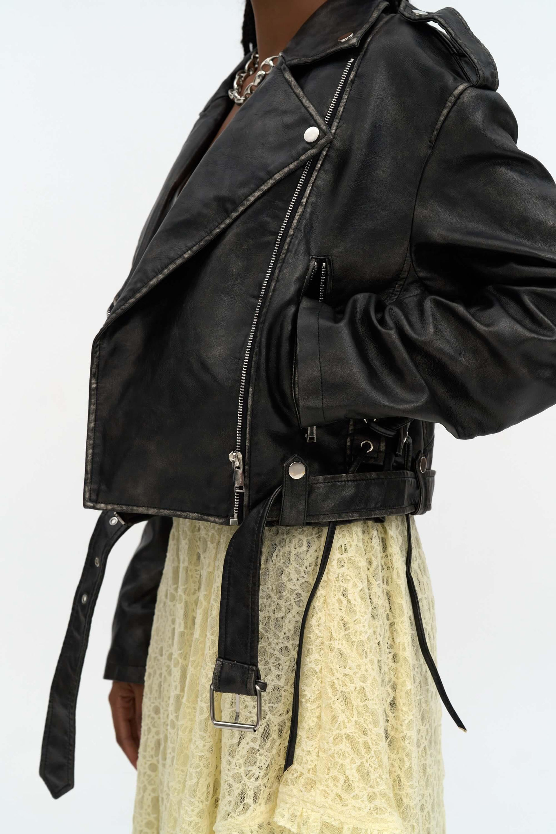 Noor Efektli Siyah Kısa Suni Deri Ceket