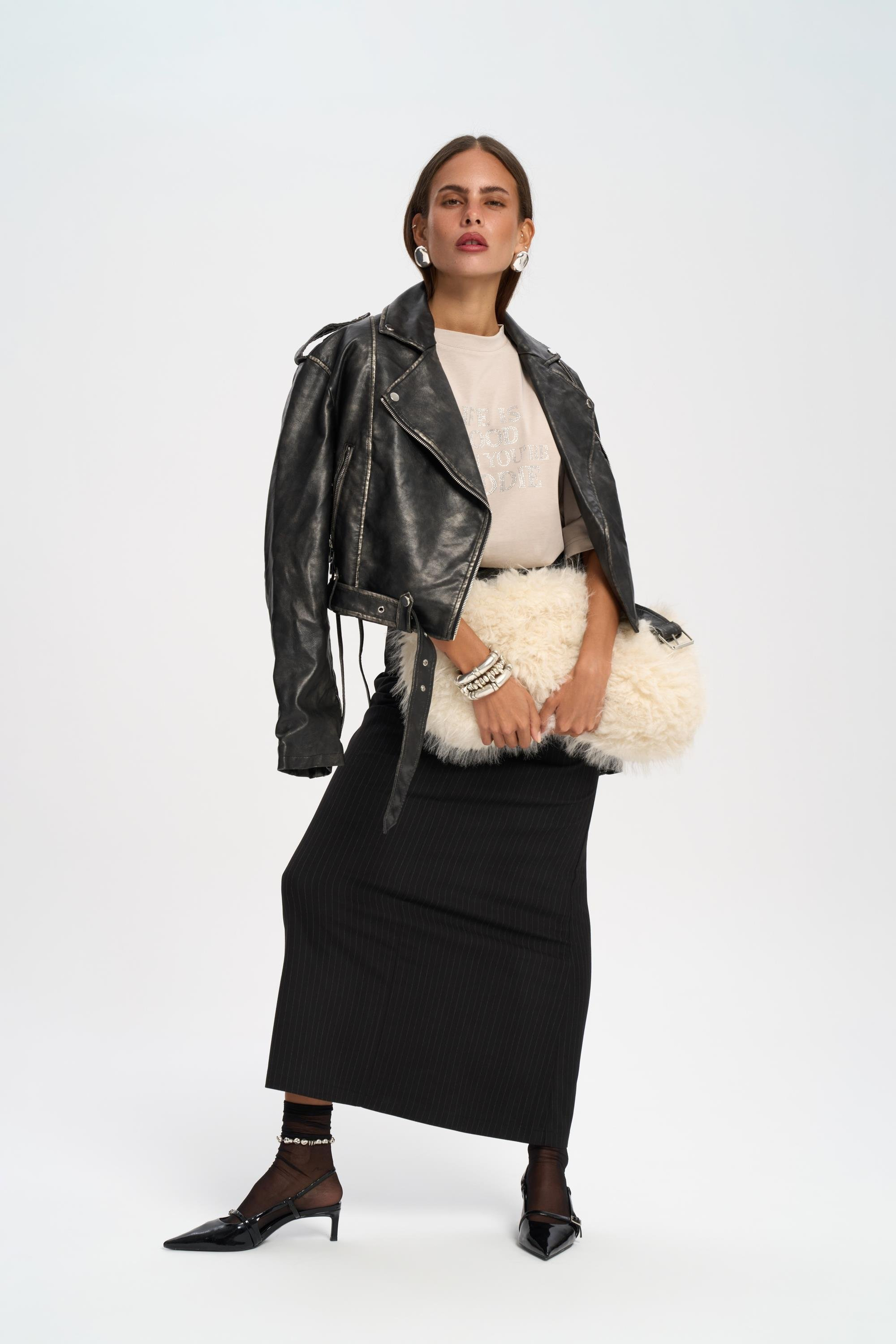 Noor Efektli Siyah Kısa Suni Deri Ceket