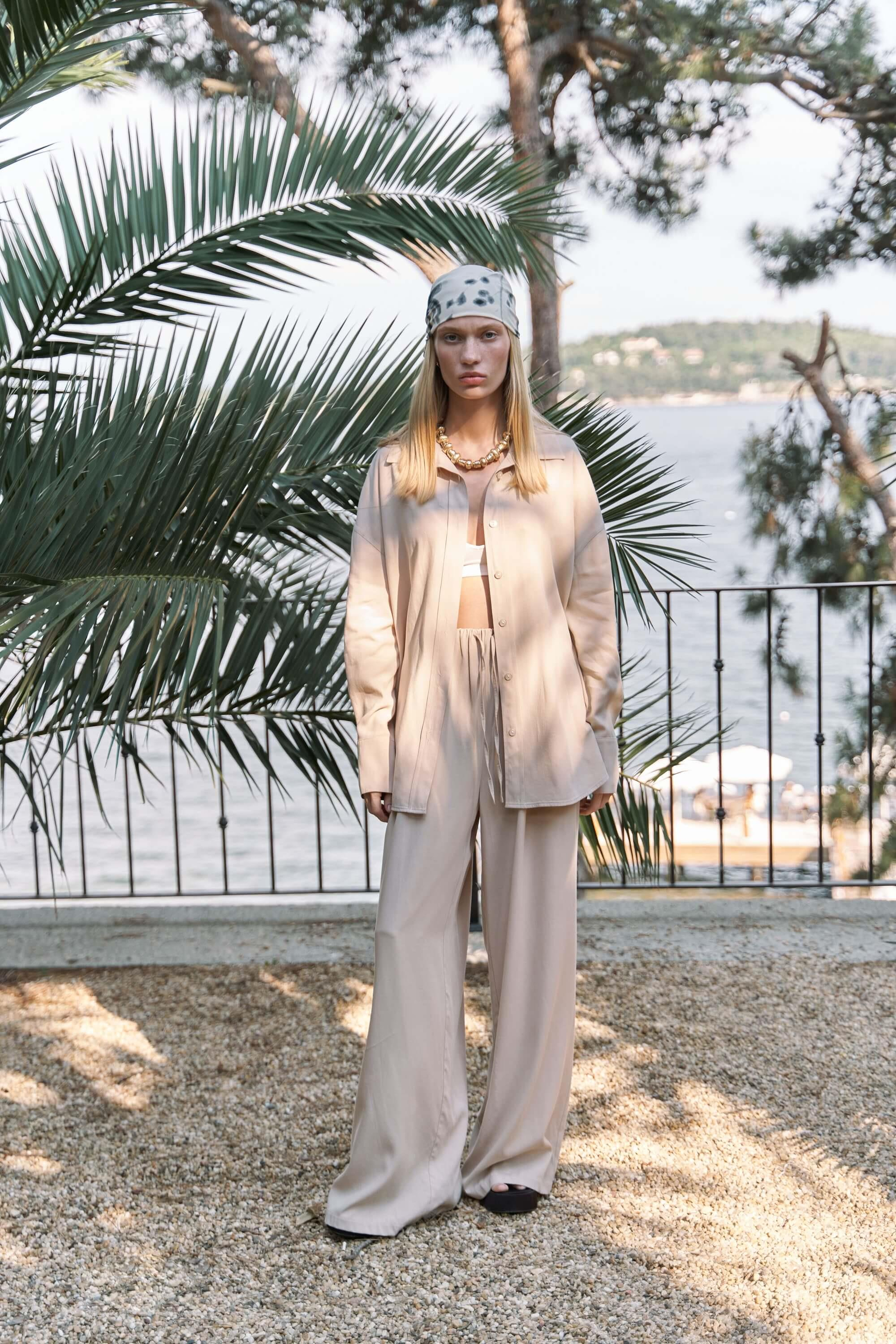 Nunzia Arka Detaylı Bej Oversize Gömlek Pantolon Takım