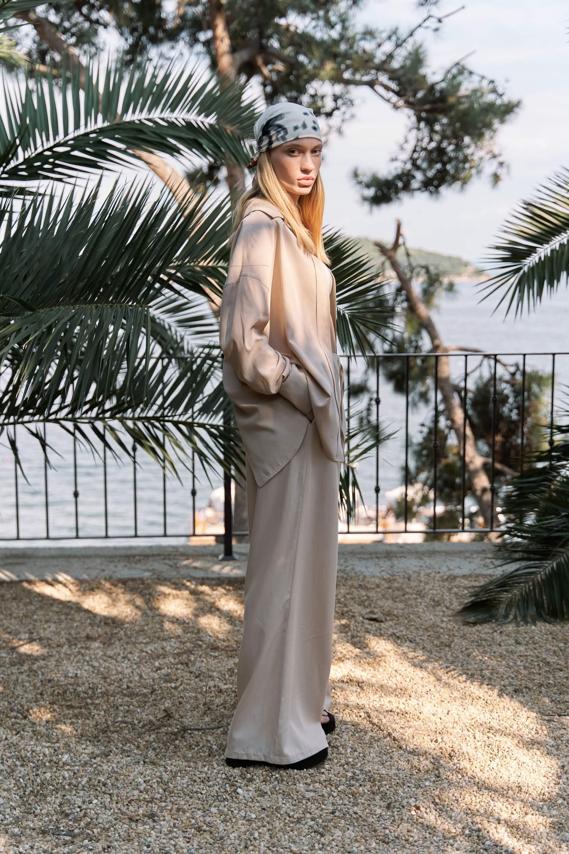 Nunzia Arka Detaylı Bej Oversize Gömlek Pantolon Takım