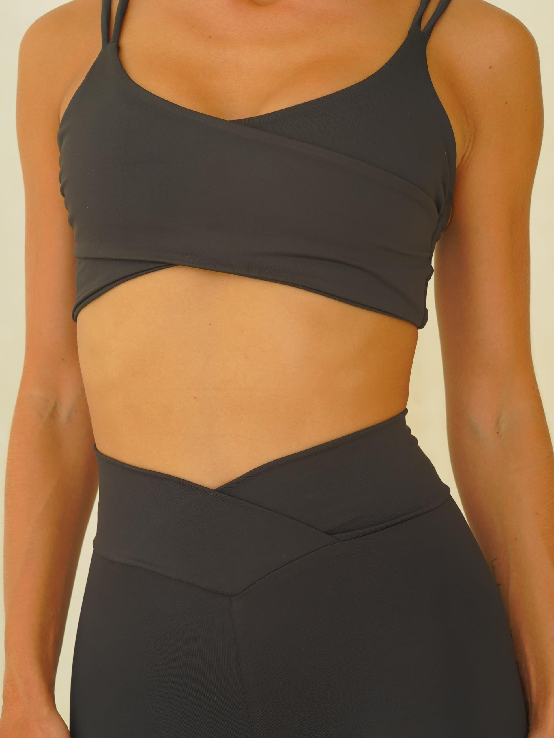 Paria Çapraz Detay Spor Siyah Crop