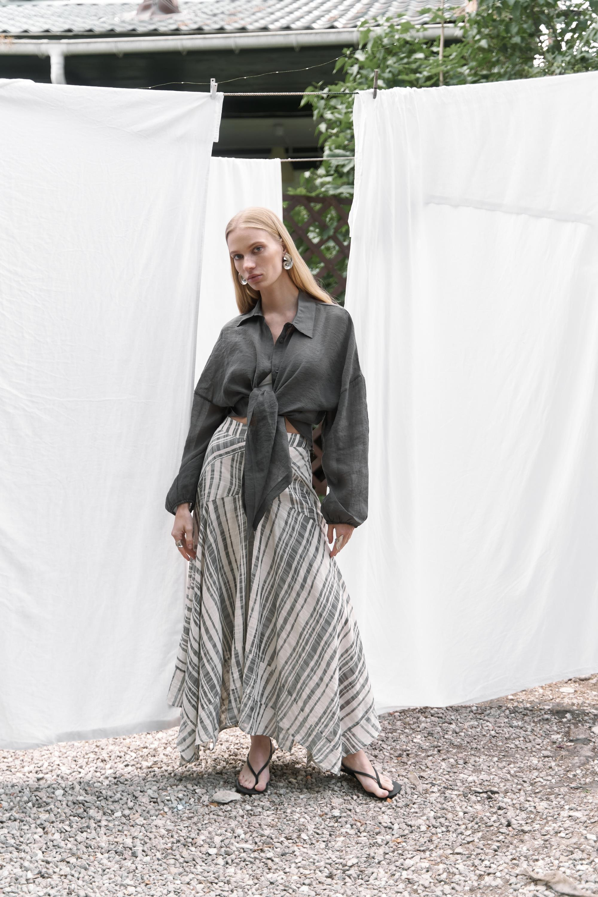 Peigi Çizgili Parçalı Siyah Midi Etek