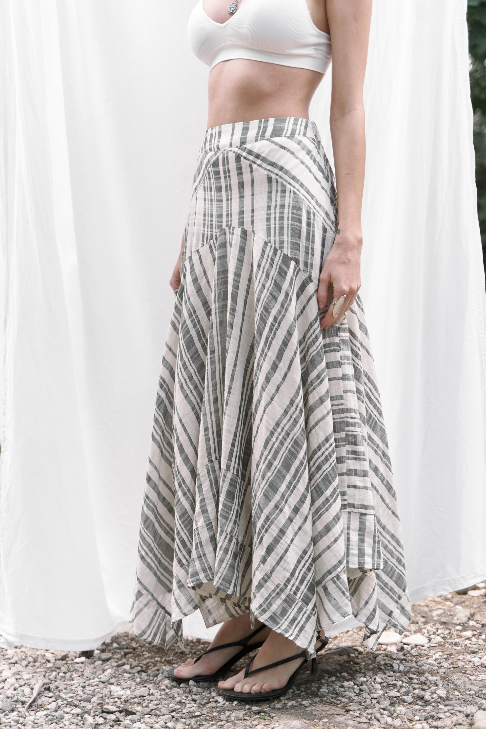 Peigi Çizgili Parçalı Siyah Midi Etek