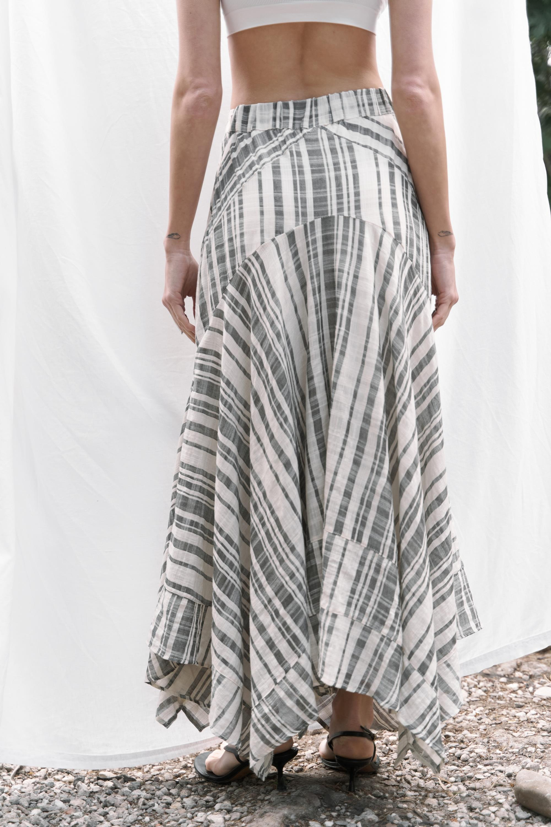 Peigi Çizgili Parçalı Siyah Midi Etek