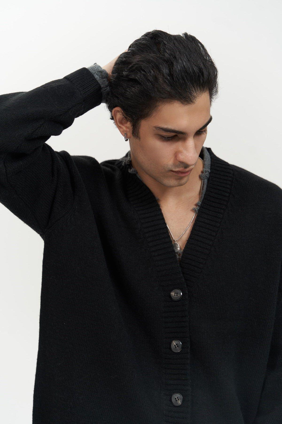 Raid Men's Black Double-Collar Knit Cardigan