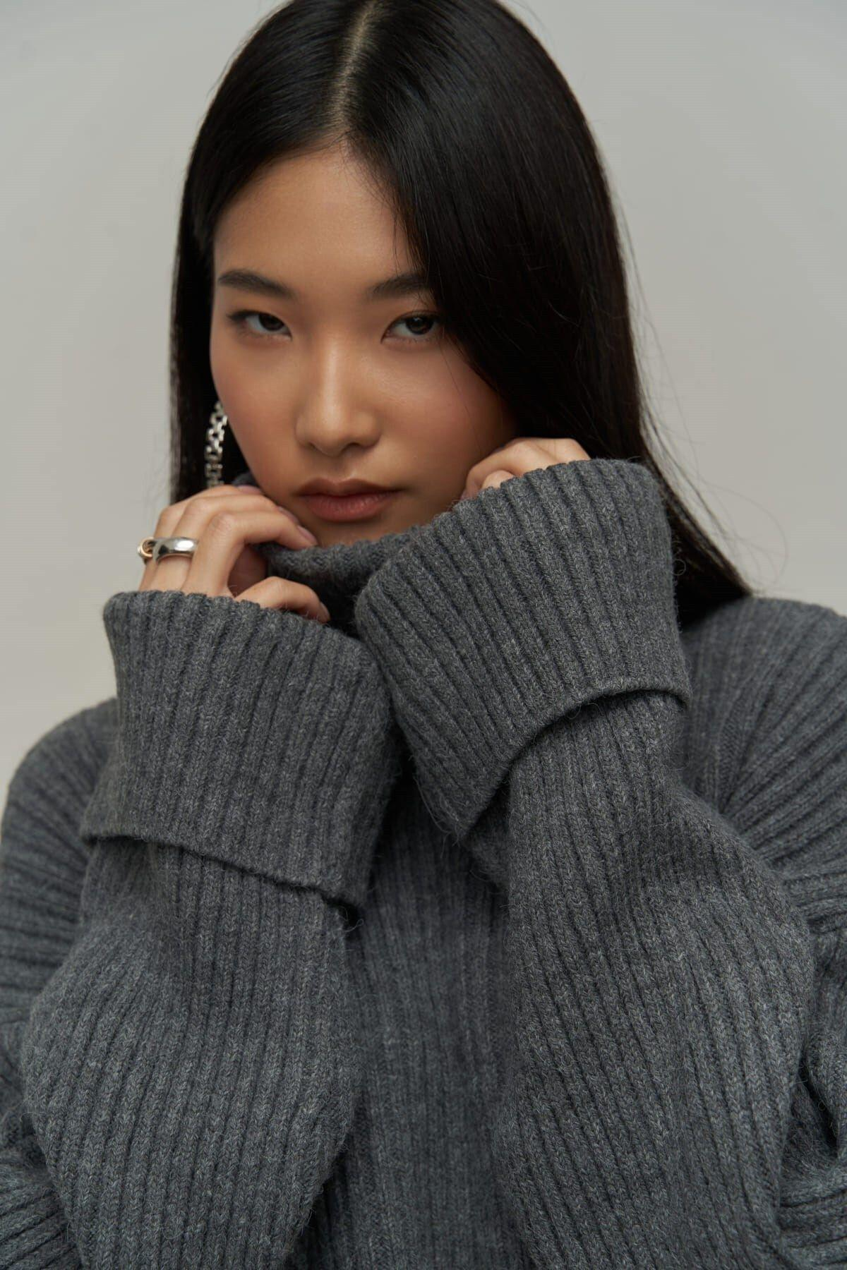 Mai Collection Revue High Neck Anthracite Crop Sweater