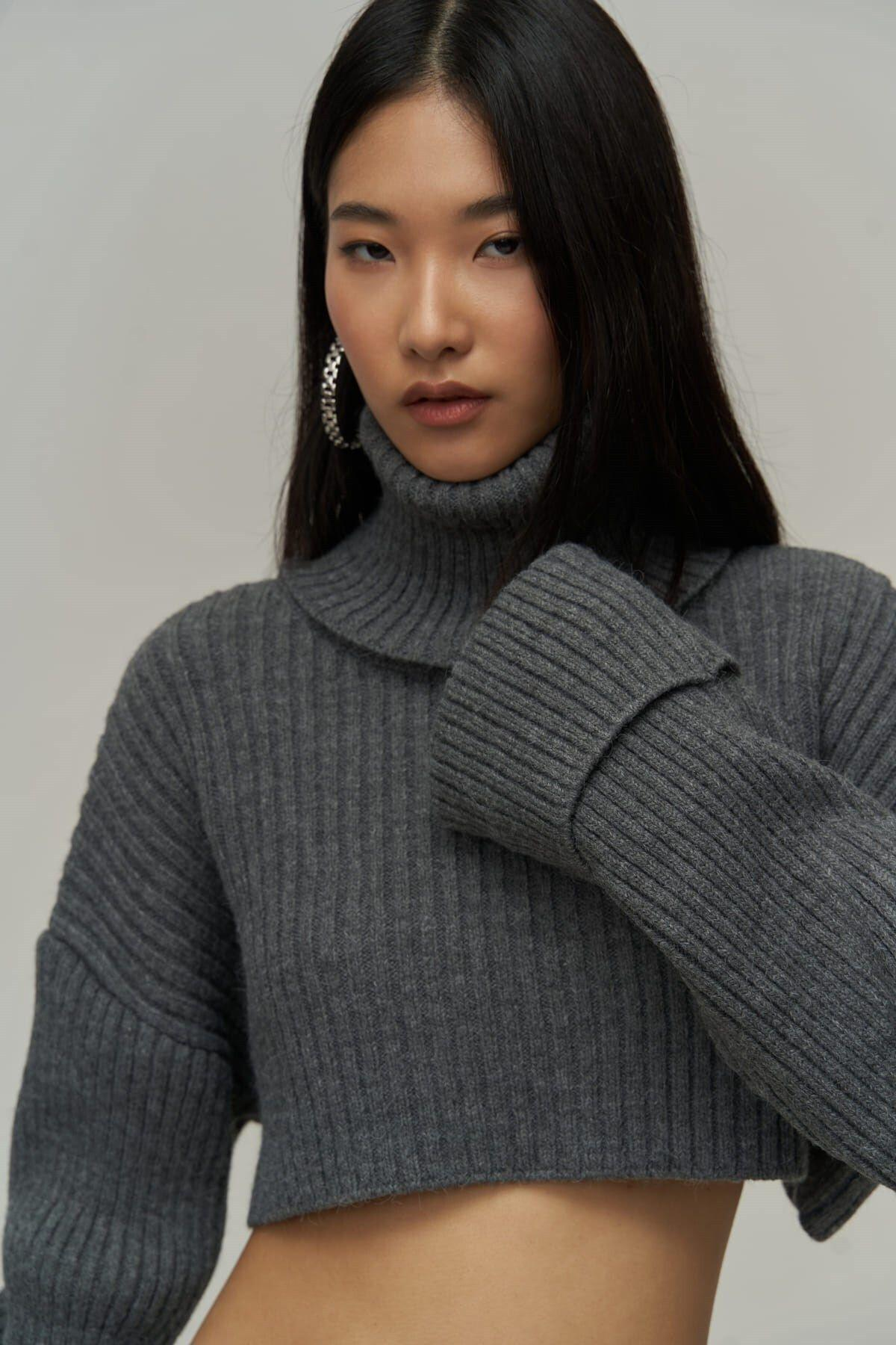 Mai Collection Revue High Neck Anthracite Crop Sweater