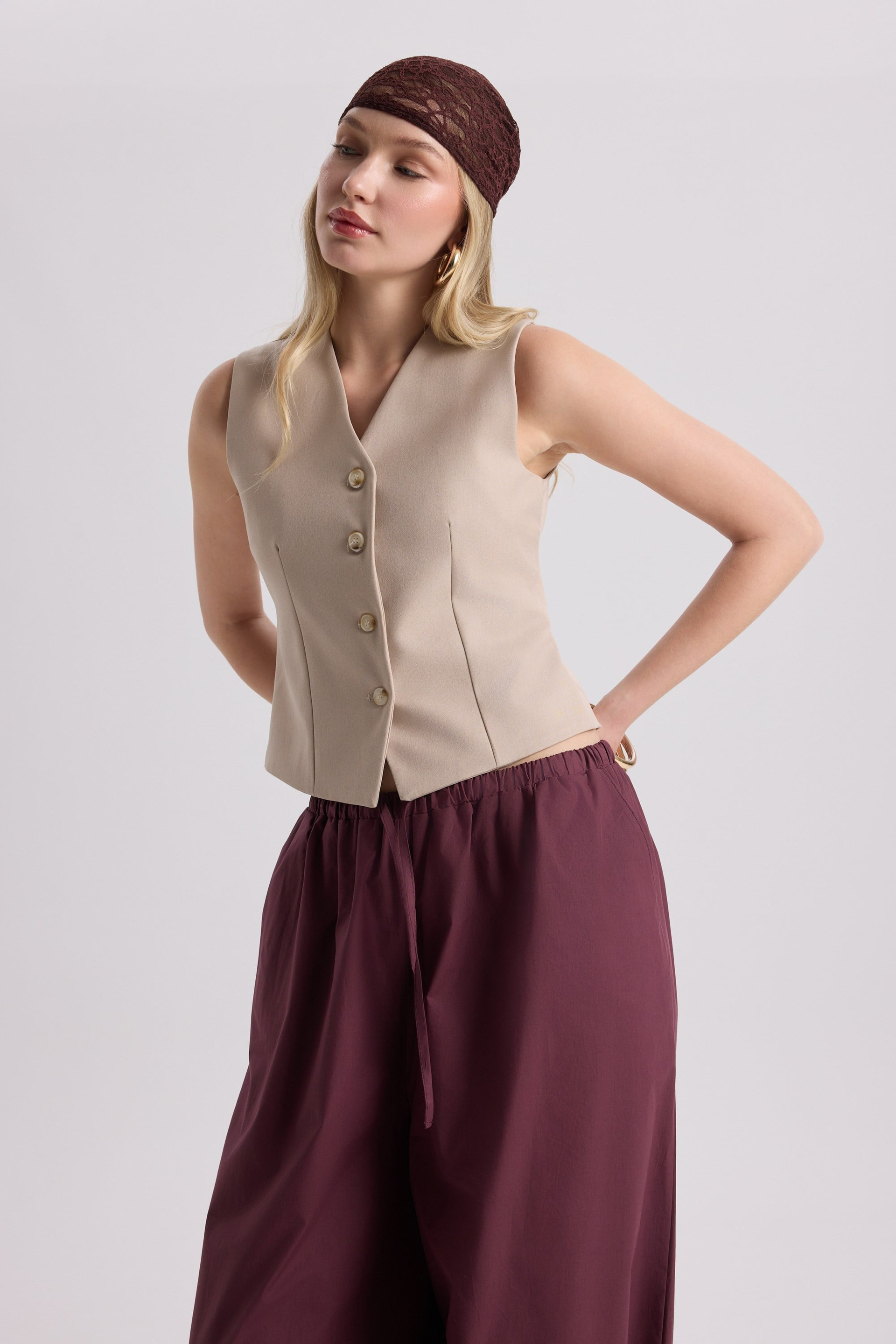 Rianto Slim Fit Beige Short Vest