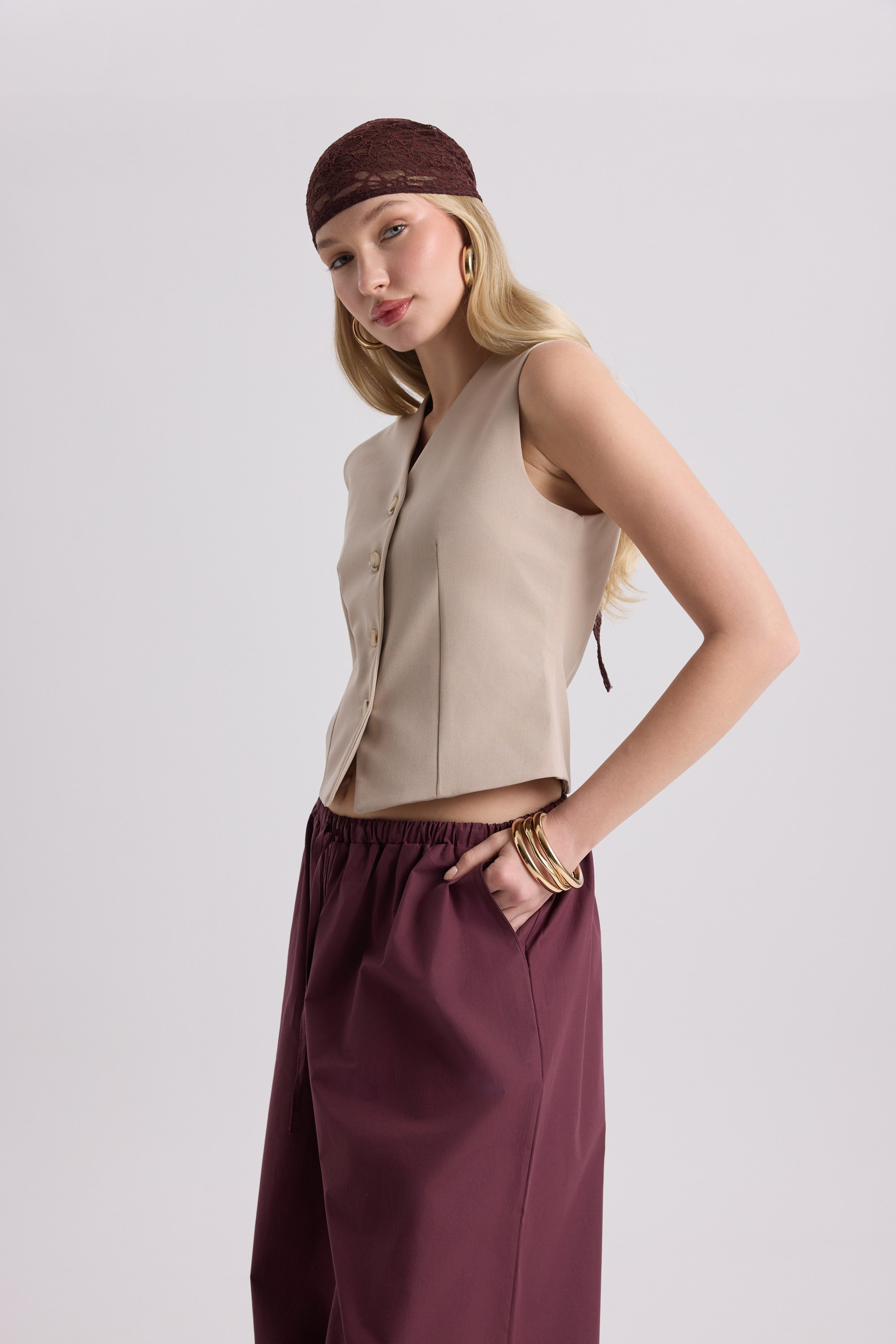 Rianto Slim Fit Beige Short Vest