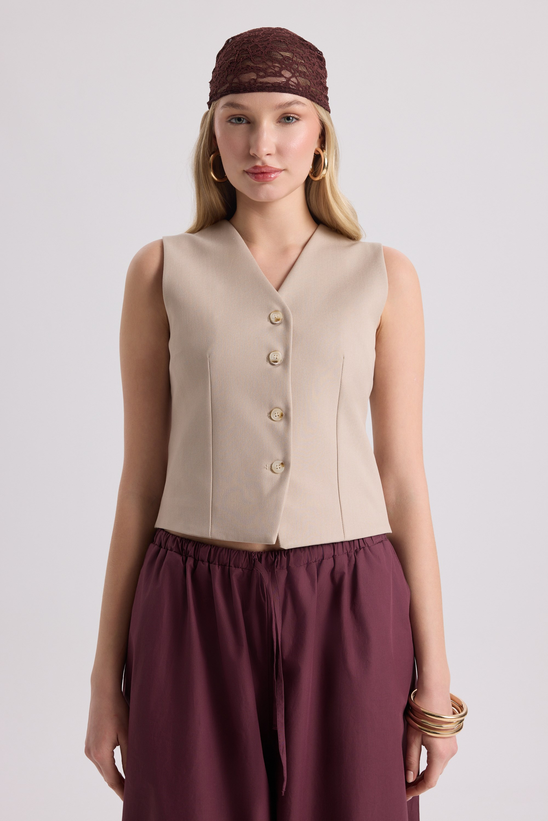 Rianto Slim Fit Beige Short Vest