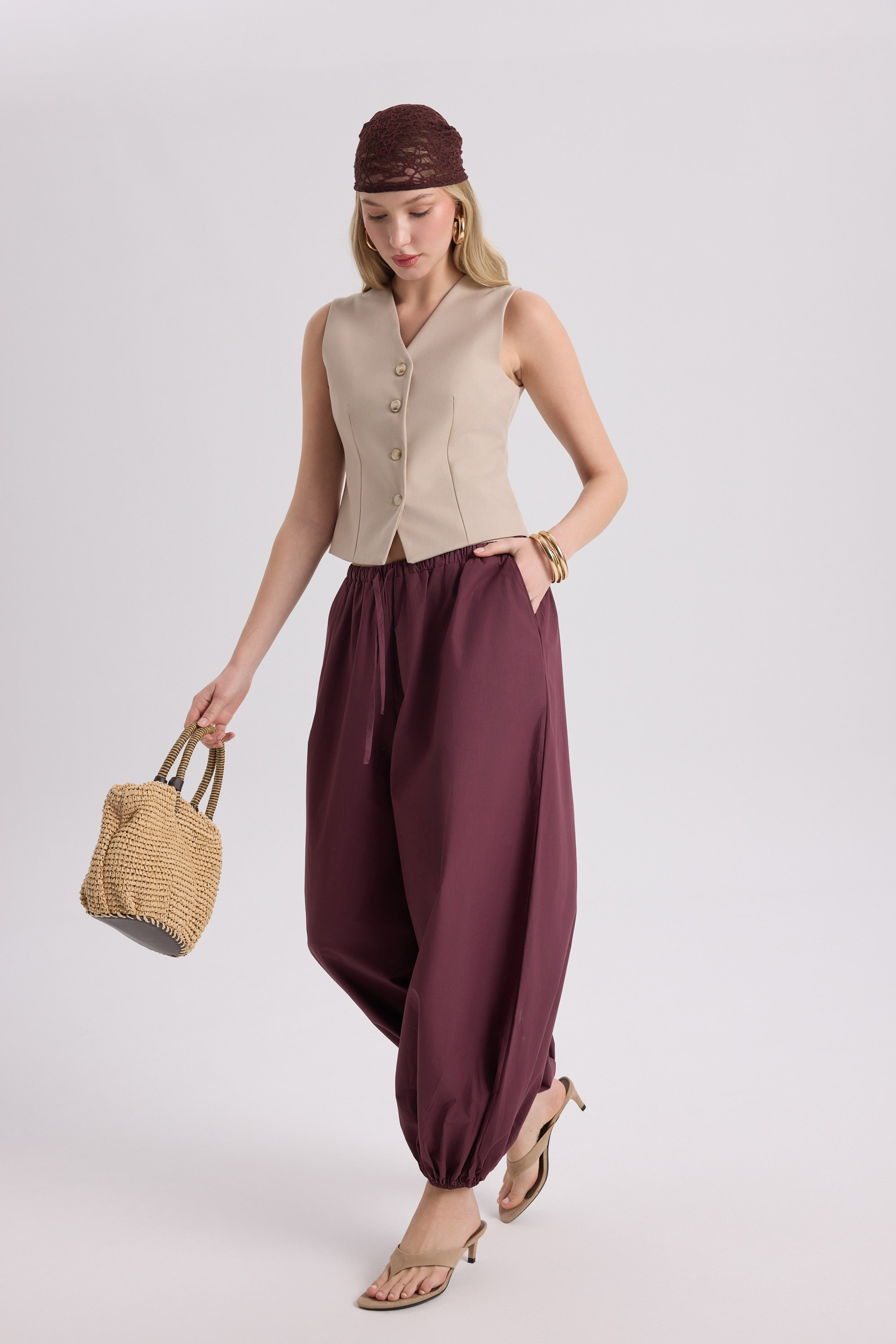 Rianto Slim Fit Beige Short Vest