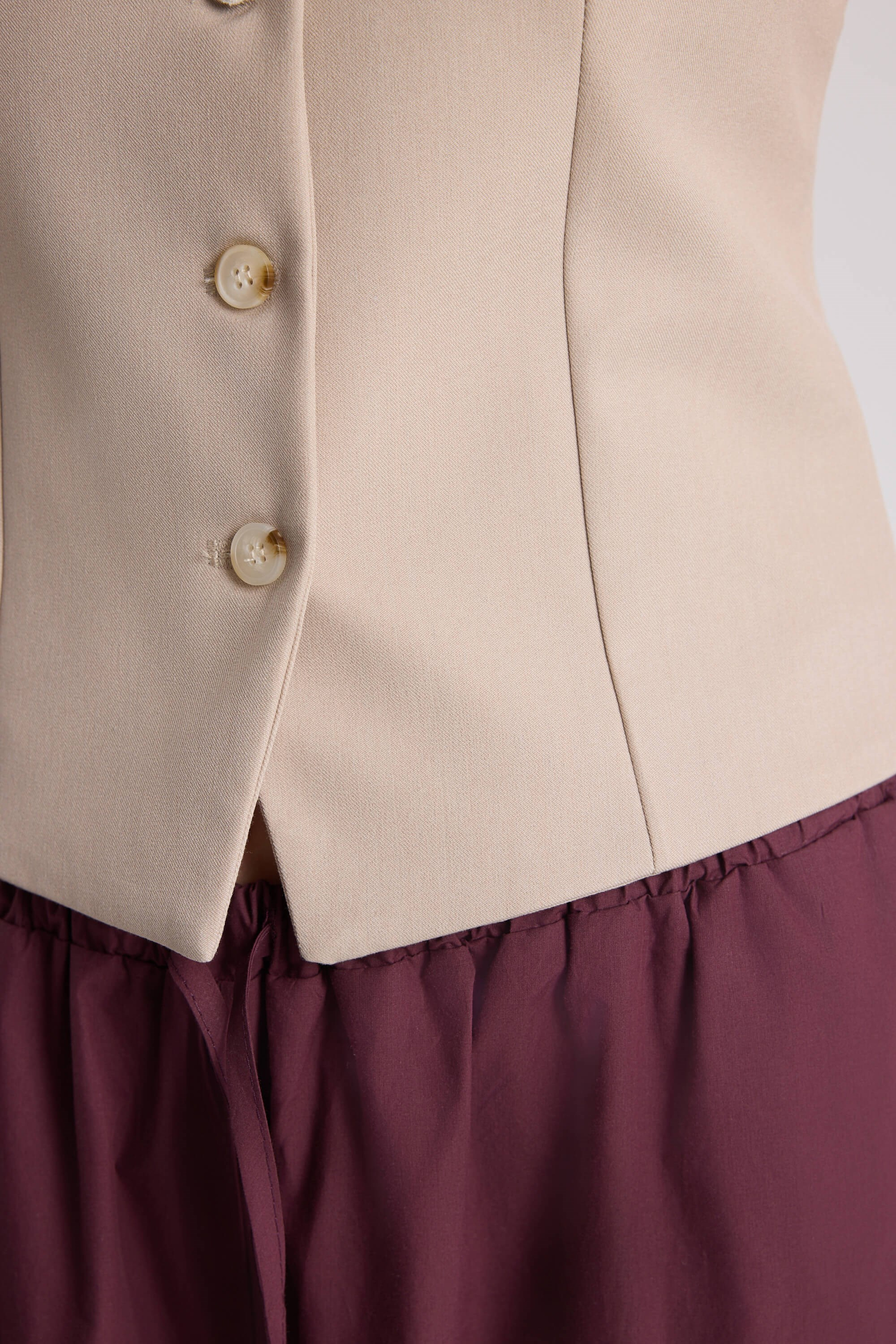 Rianto Slim Fit Beige Short Vest