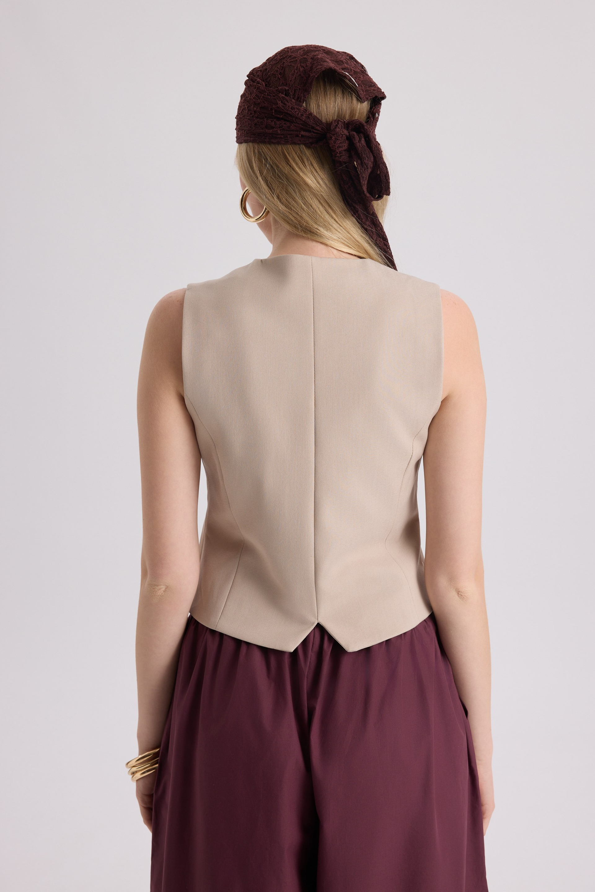 Rianto Slim Fit Beige Short Vest