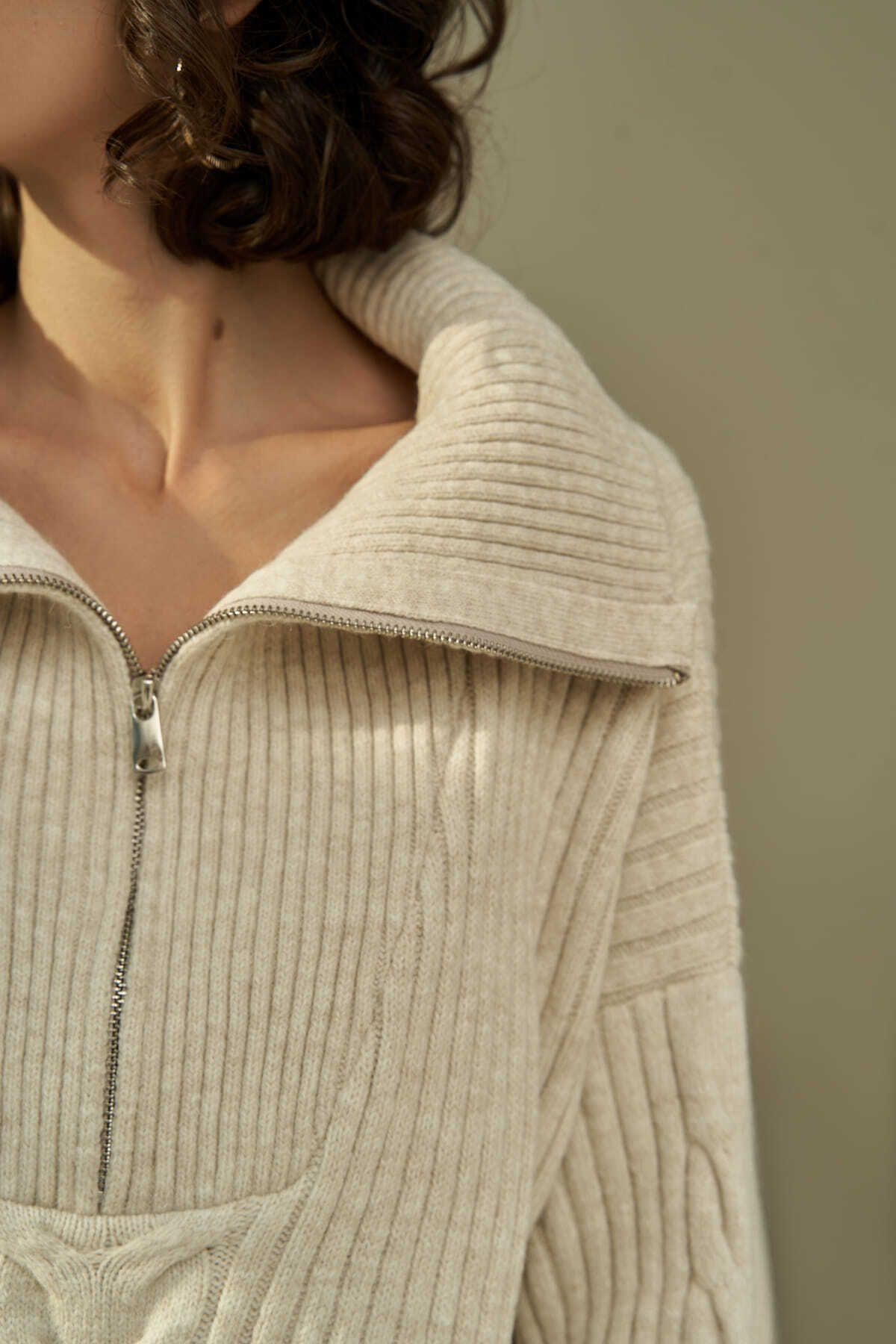 Mai Rika Beige Cable Knit Zip-Up Sweater