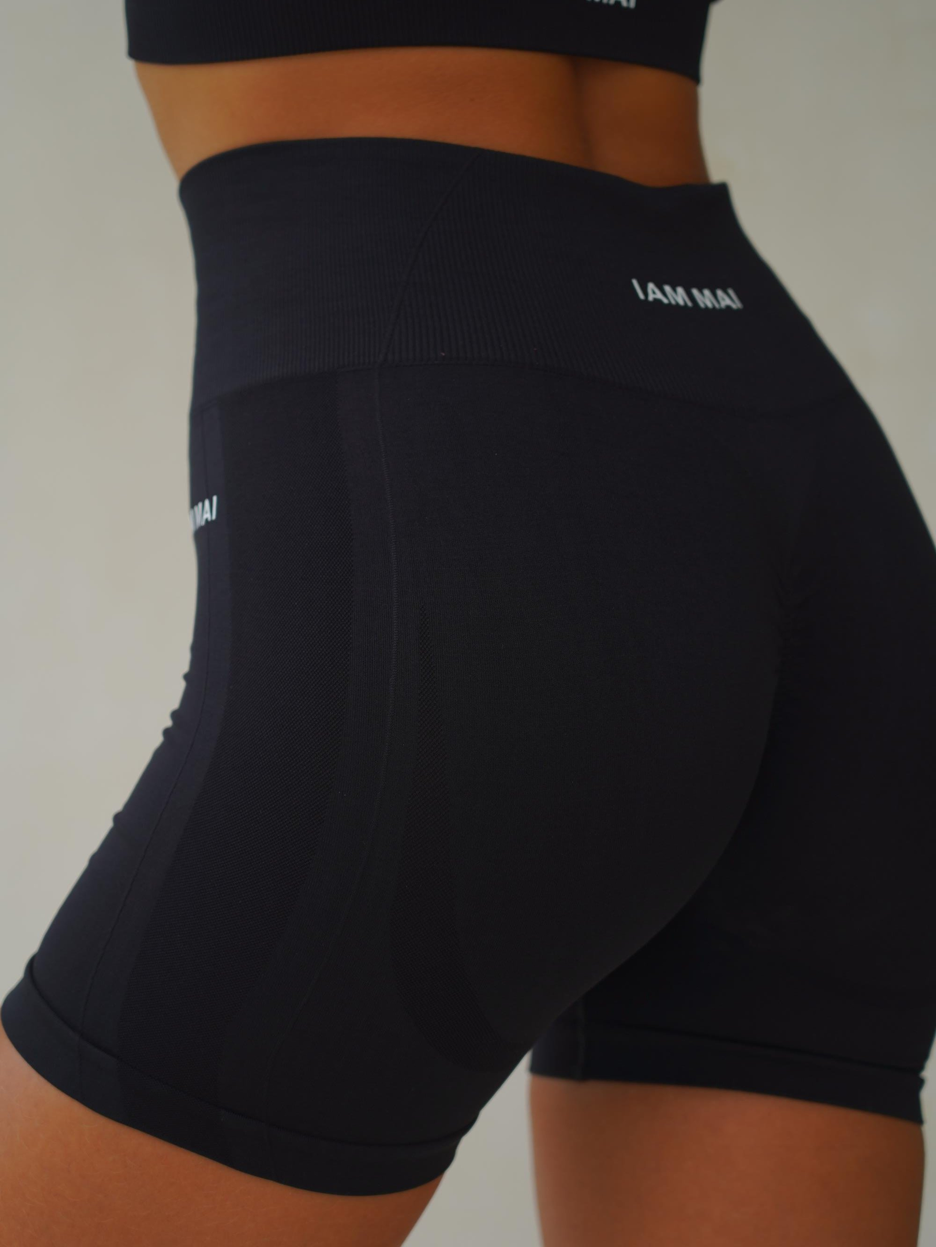 Rufus Siyah Büzgü Detay Şort