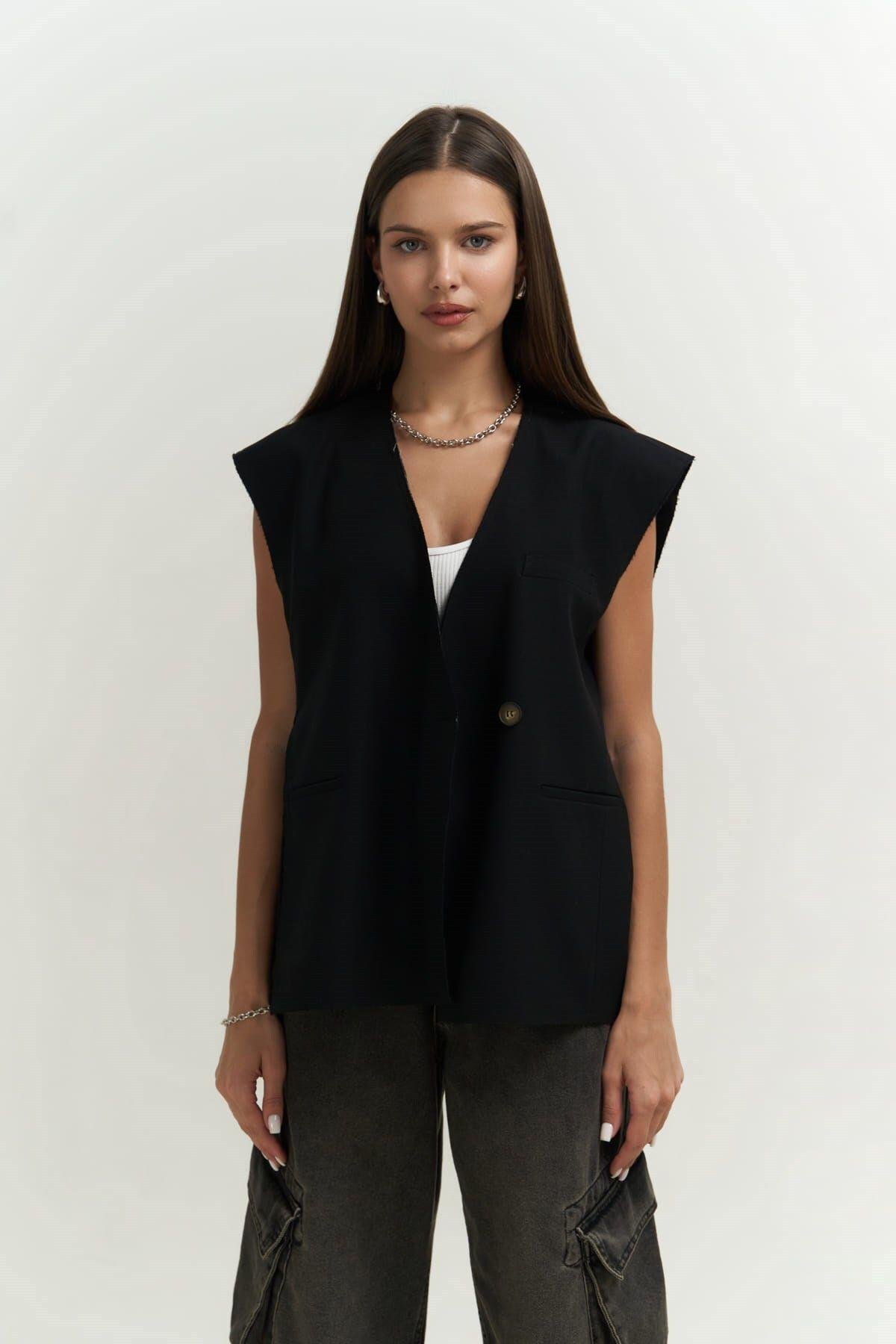 Sissela Black Vest with Side Slit