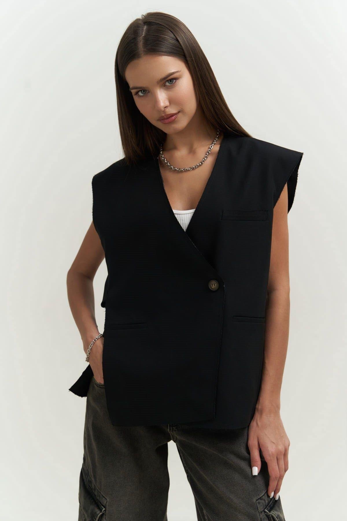 Sissela Black Vest with Side Slit
