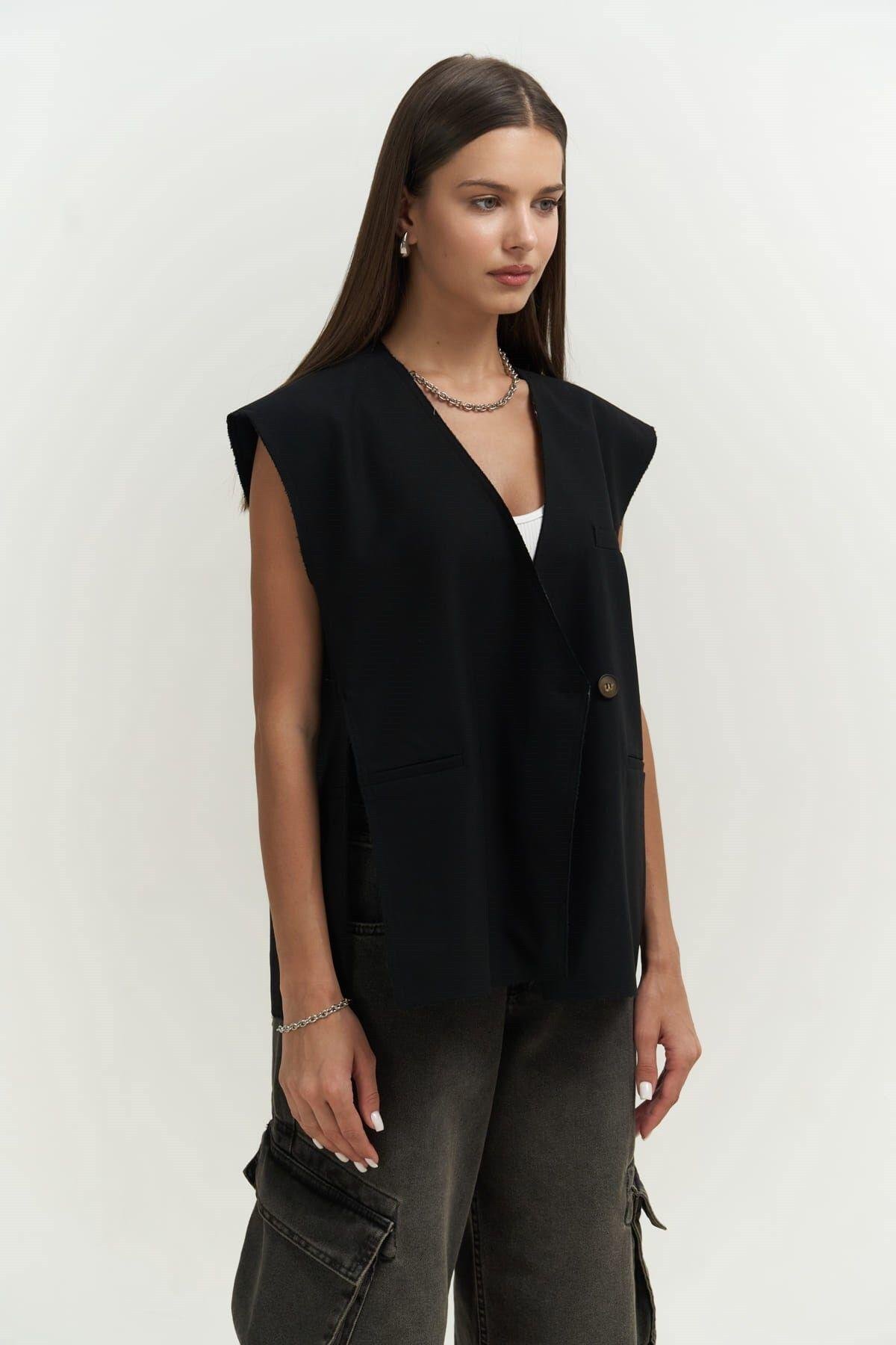 Sissela Black Vest with Side Slit