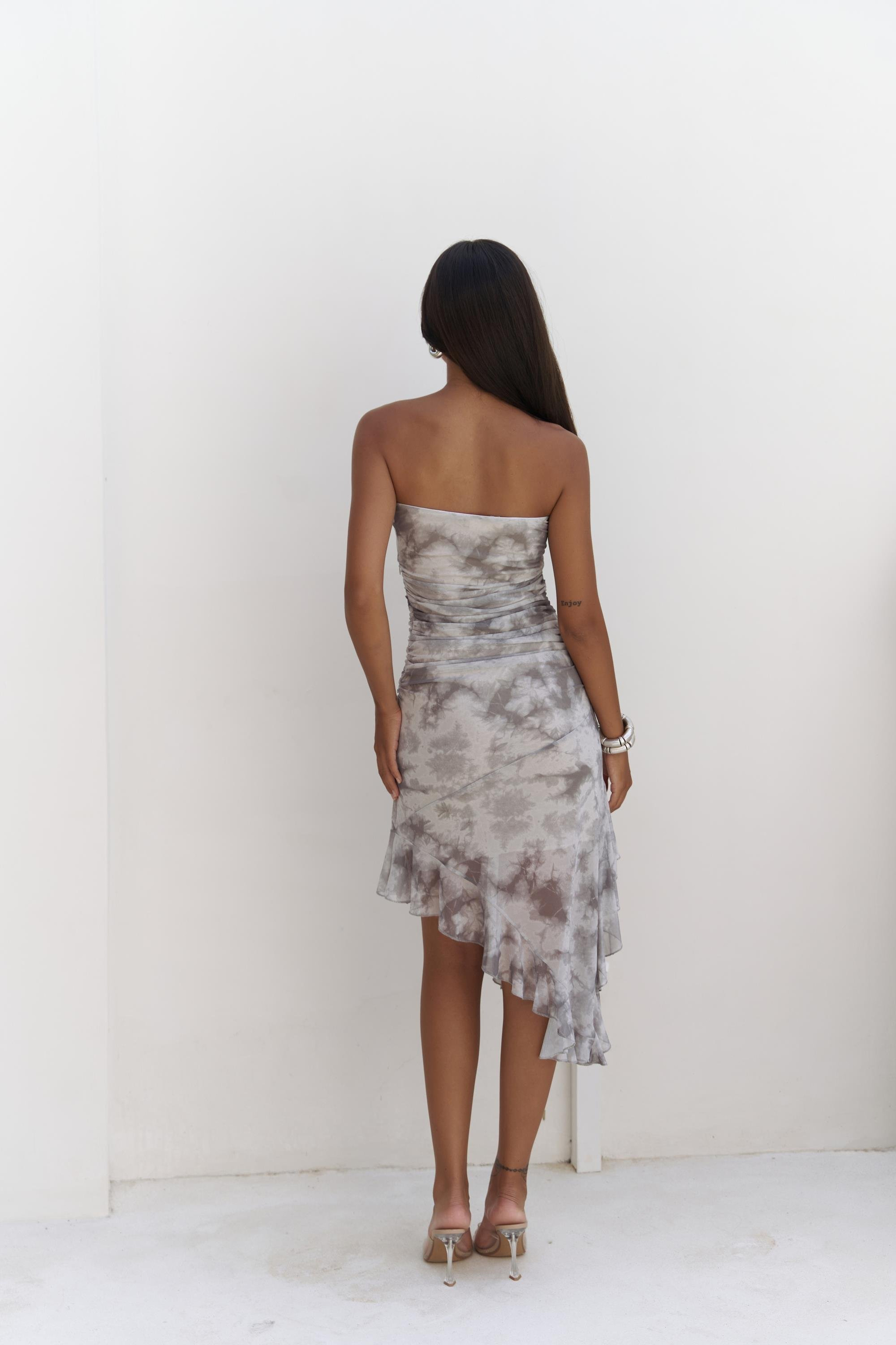 Stracnaha Drape Detaylı Gri Straplez Elbise