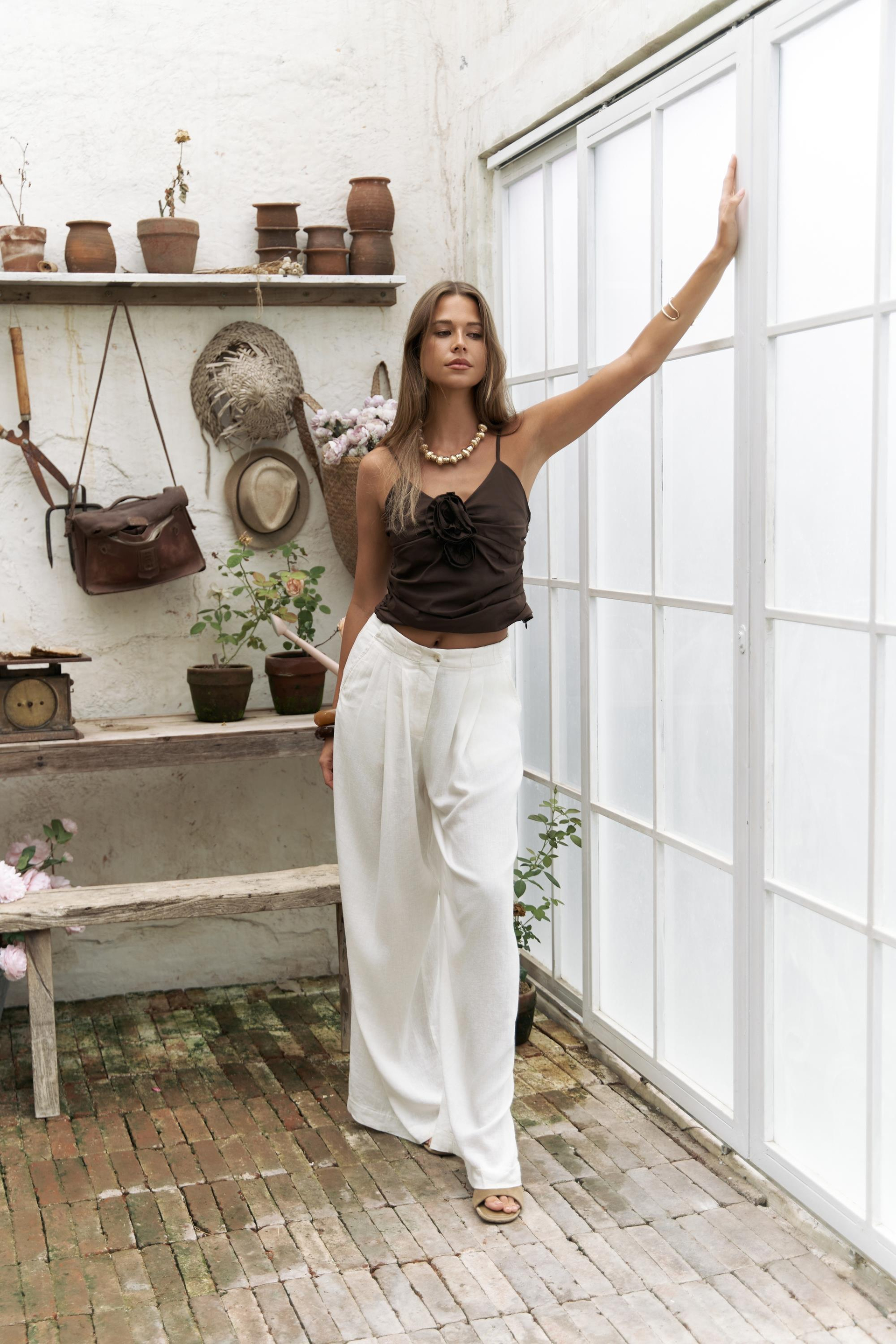 Tia Gül Detay Koyu Kahve Crop