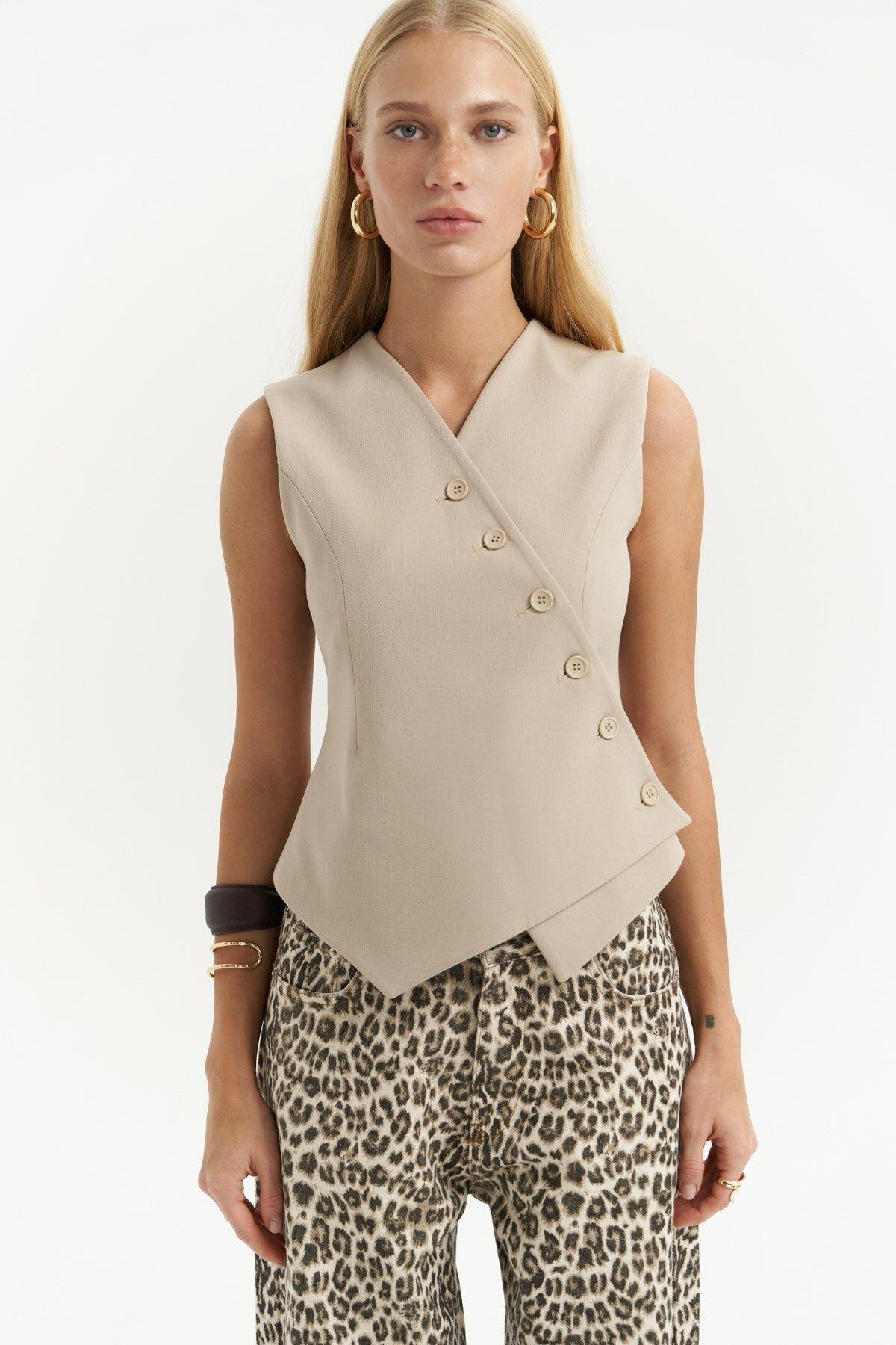 Trappe Light Beige Asymmetric Vest