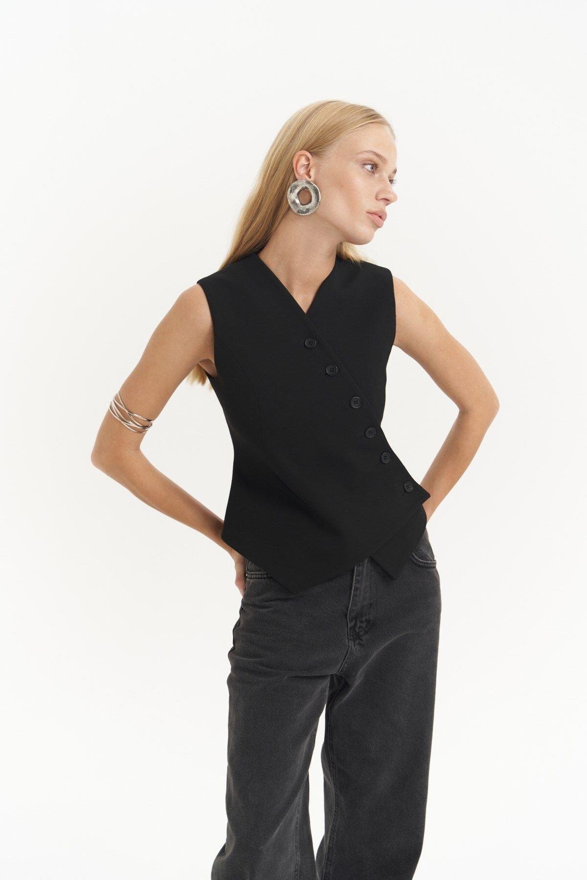 Trappe Siyah Asimetrik Yelek