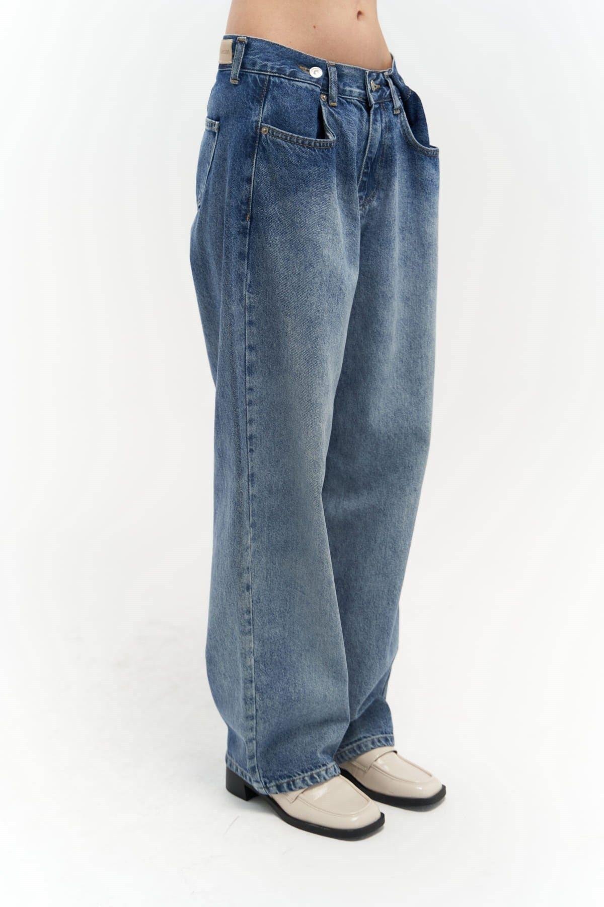 Unique Blue / Blue Jeans