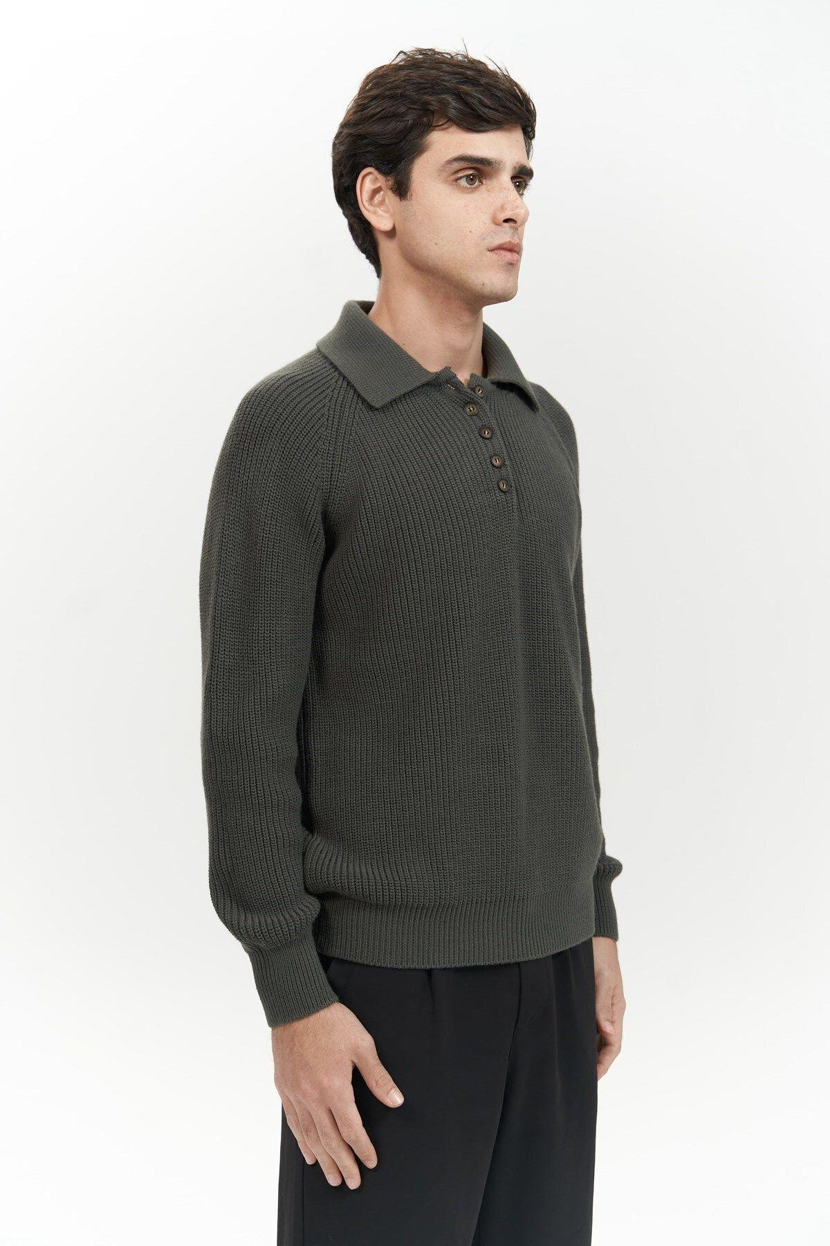  Vander Men's Anthracite Knit Sweater with Button Detail