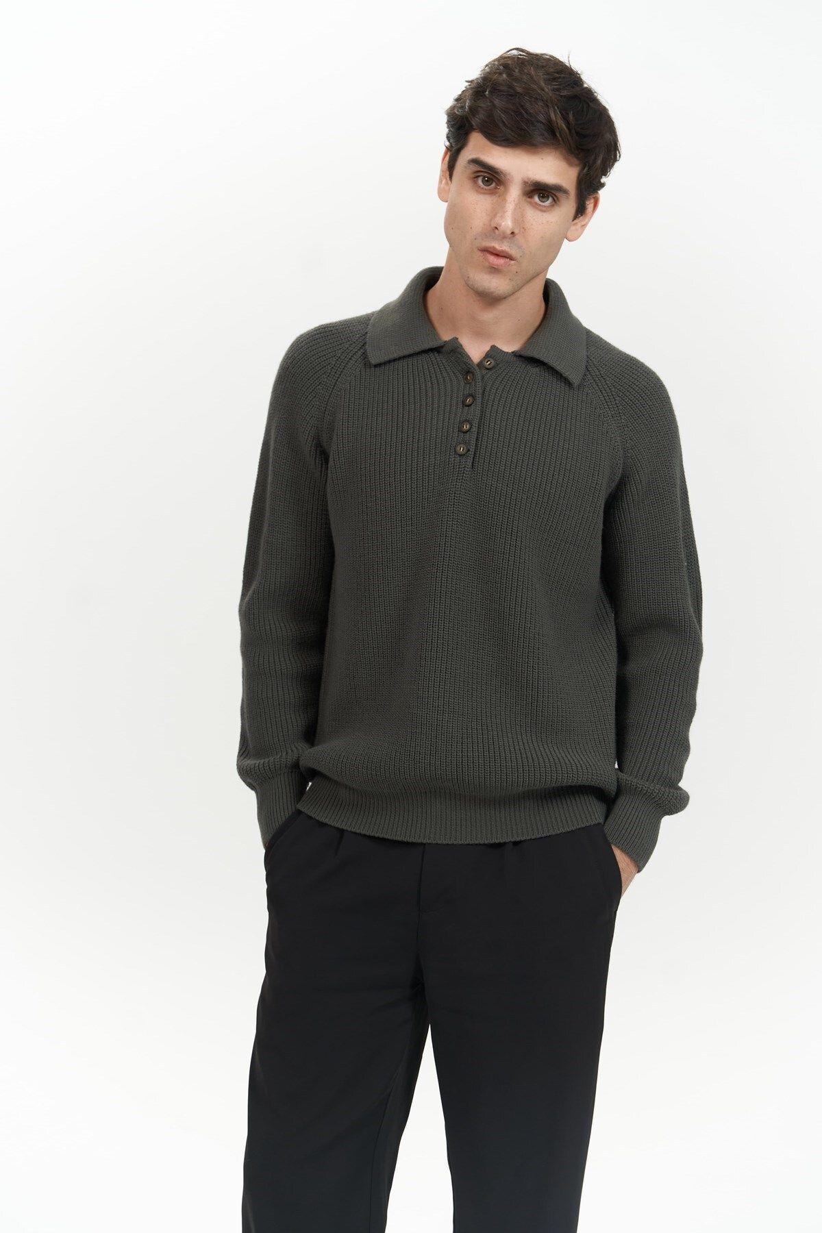  Vander Men's Anthracite Knit Sweater with Button Detail