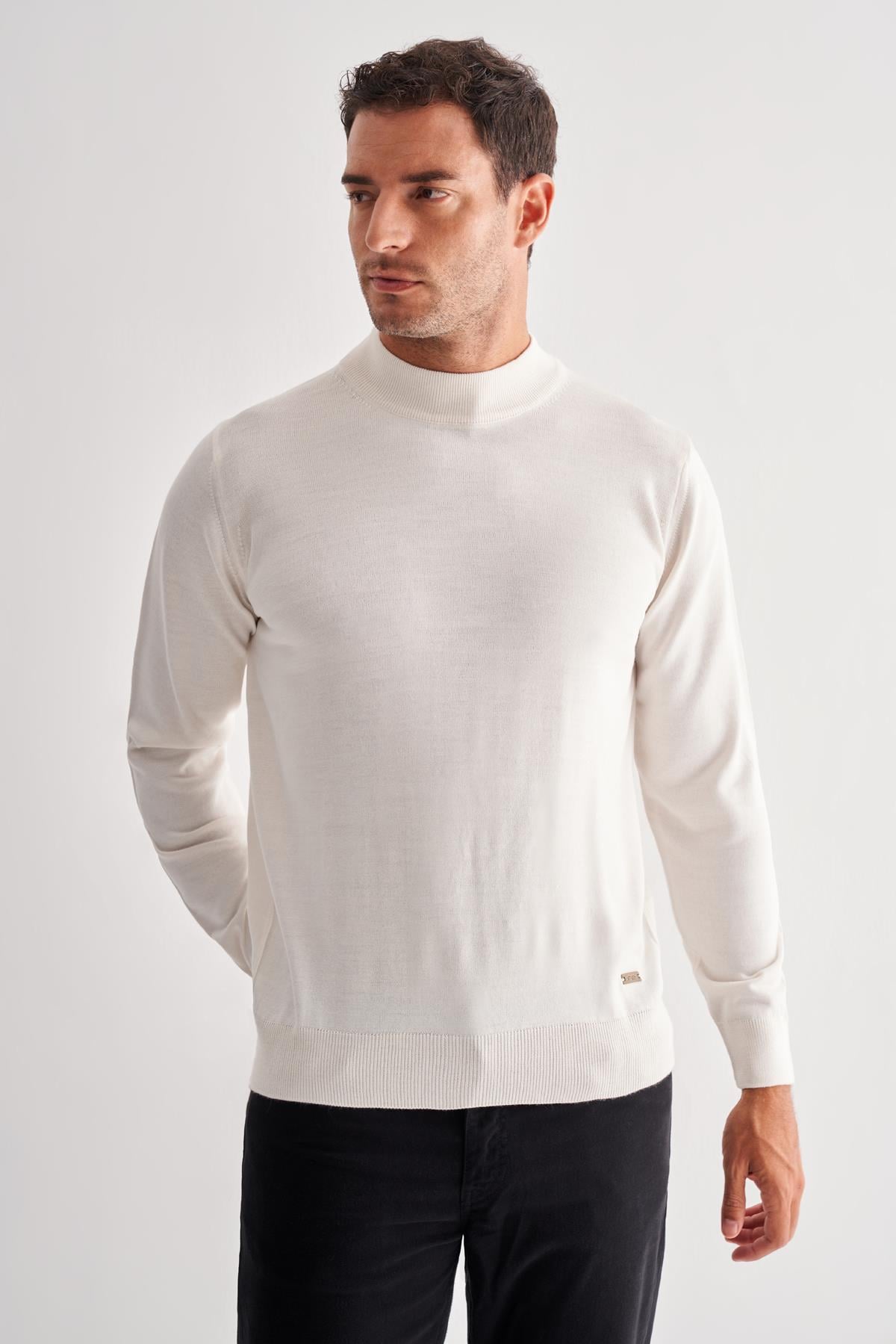 Krem Rengi Yarım Balıkçı Yaka Cepsiz Comfort Fit Classic Yünlü Triko Kazak 1012255001