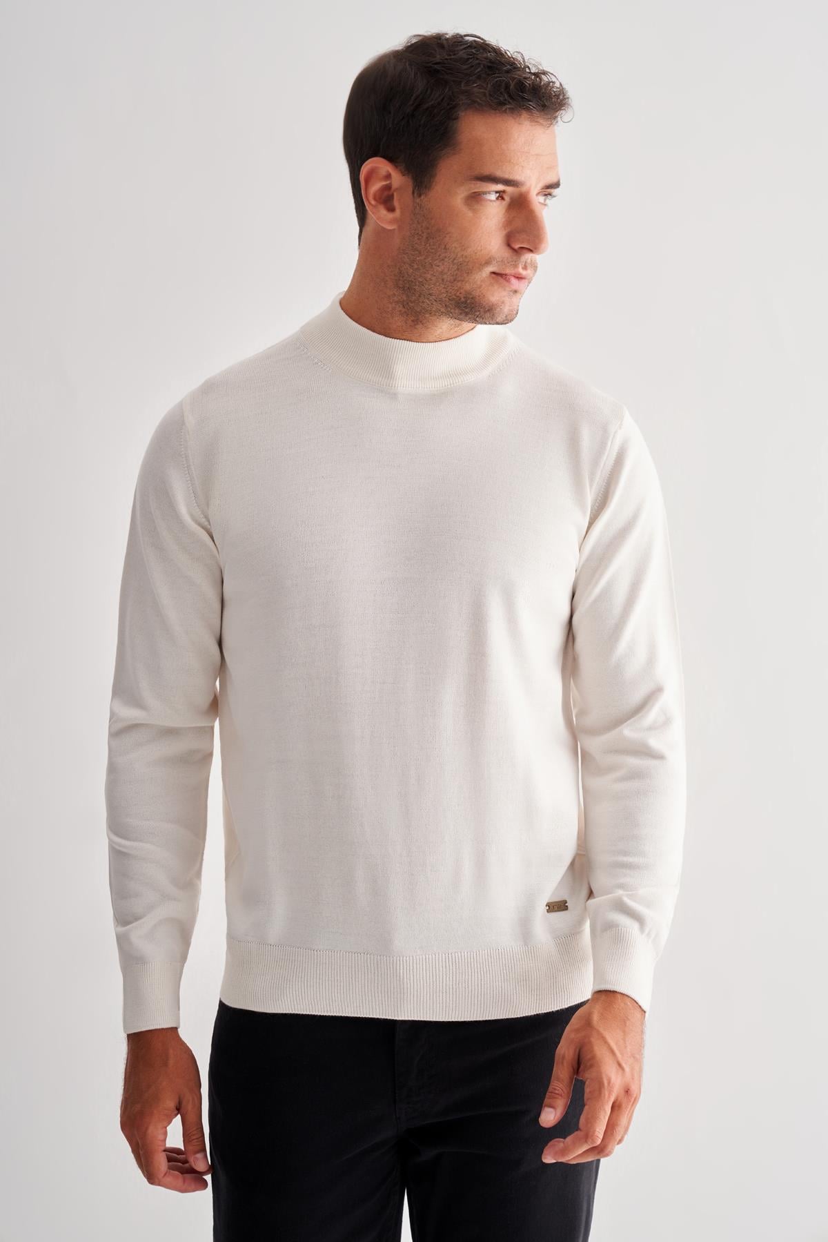 Krem Rengi Yarım Balıkçı Yaka Cepsiz Comfort Fit Classic Yünlü Triko Kazak 1012255001