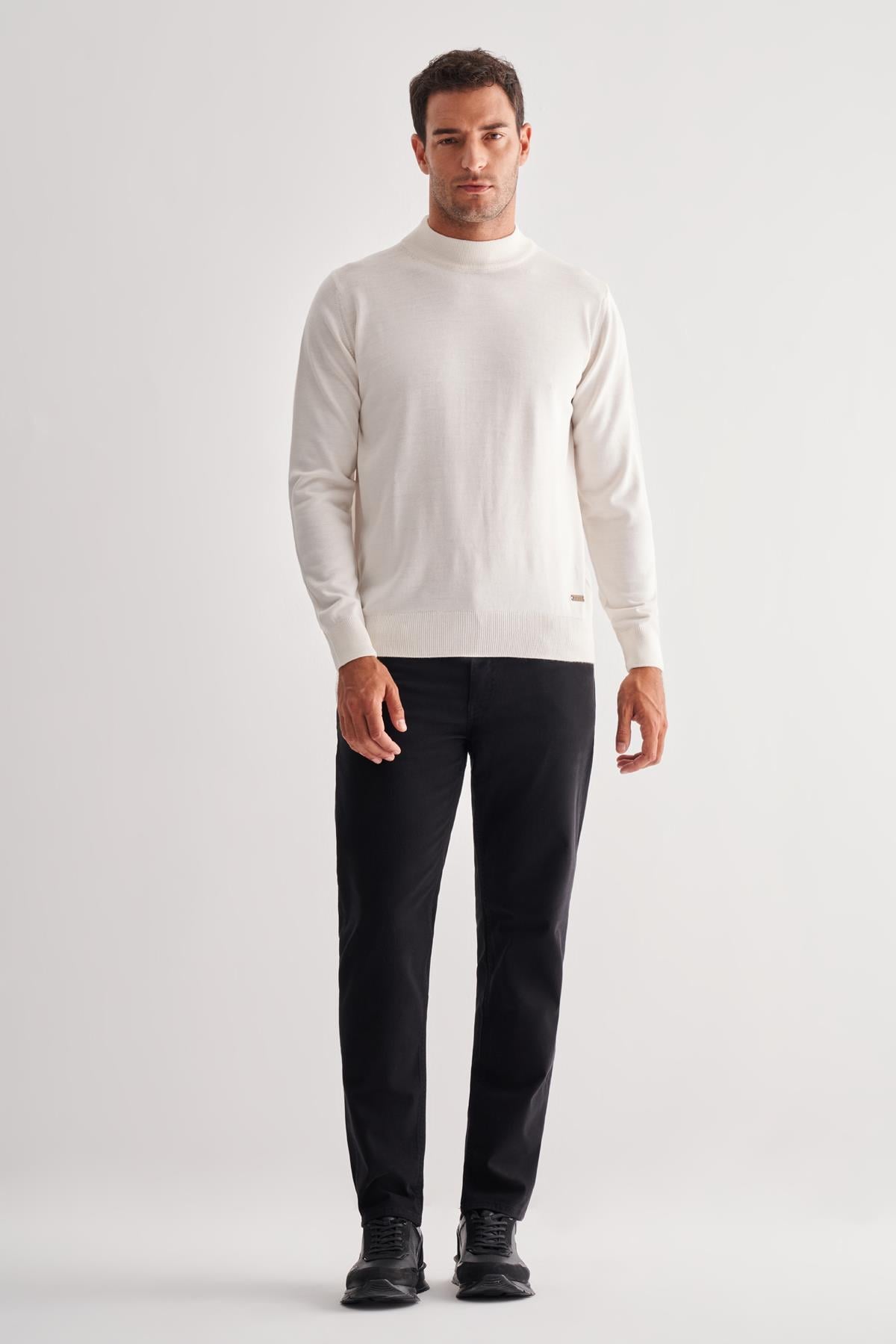 Krem Rengi Yarım Balıkçı Yaka Cepsiz Comfort Fit Classic Yünlü Triko Kazak 1012255001