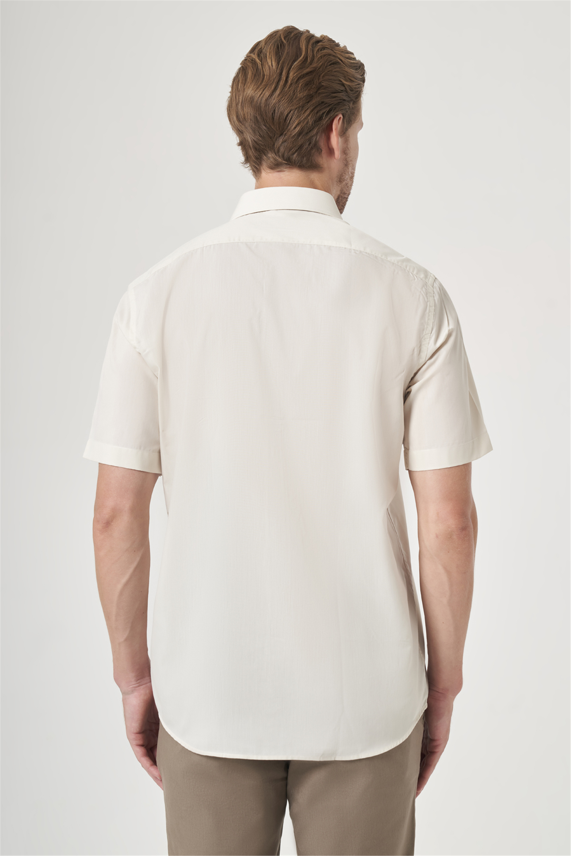 Bej Sert Yaka Kısa Kol Cepli Comfort Fit Pamuklu Gömlek 1004260258