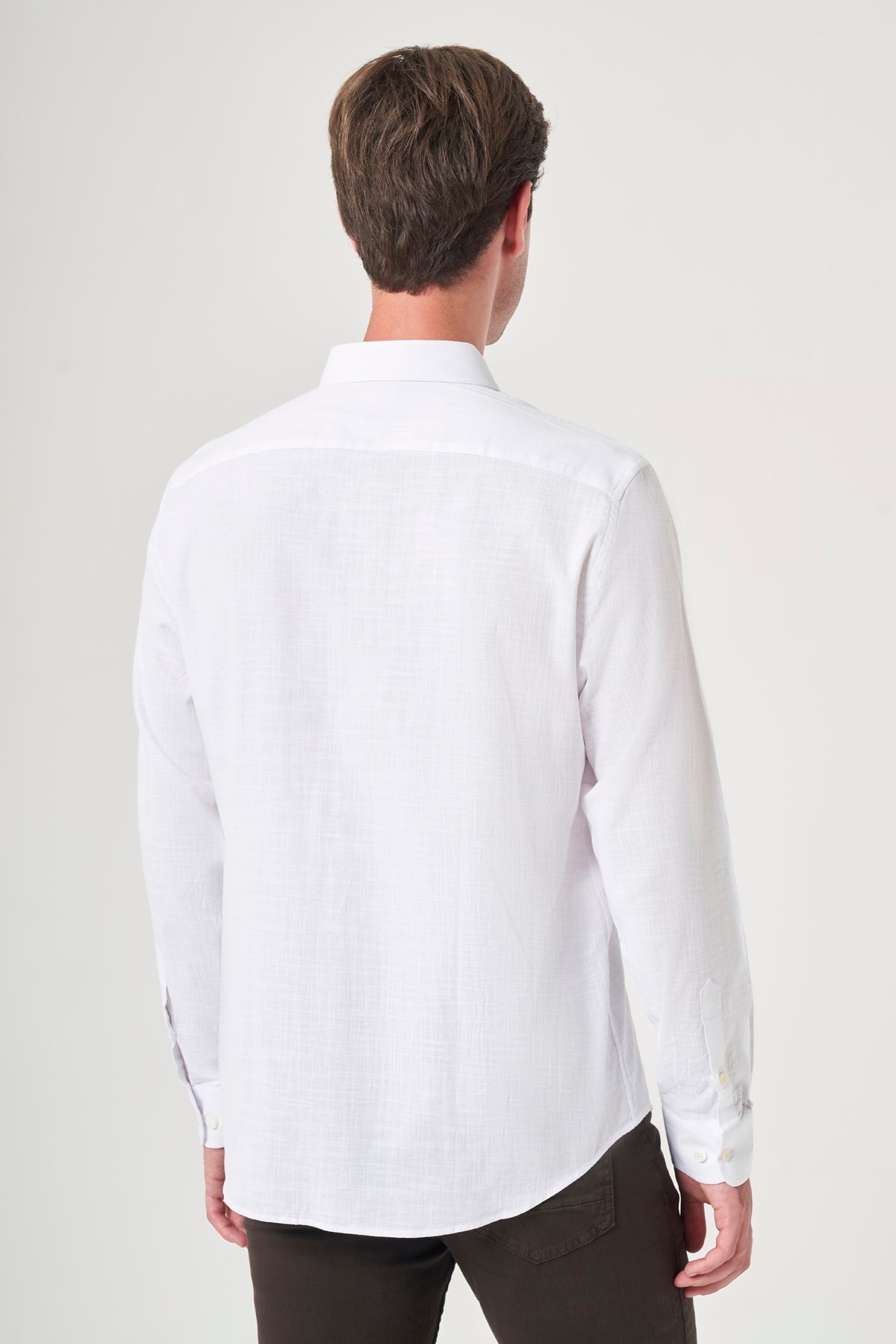 Beyaz Biritli Yaka Uzun Kol Cepsiz Slim Fit Pamuklu Gömlek 1004260207