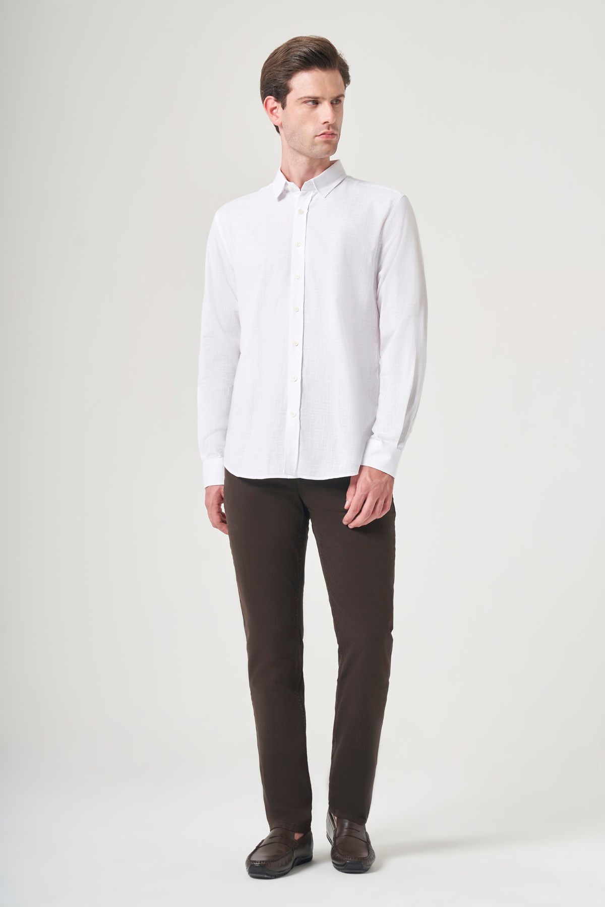 Beyaz Biritli Yaka Uzun Kol Cepsiz Slim Fit Pamuklu Gömlek 1004260207