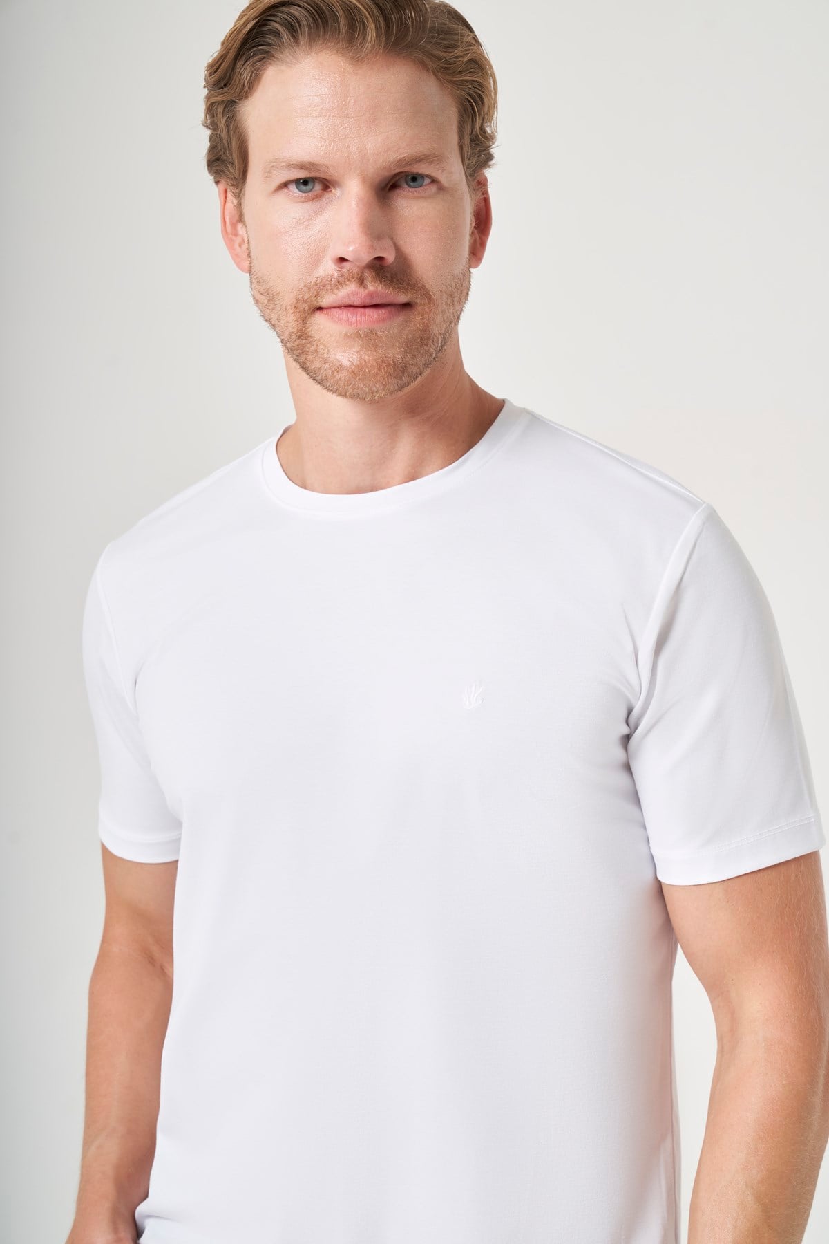 Beyaz Bisiklet Yaka Kısa Kol Örme Slim Fit Esnek Basic Tişört 1011260184