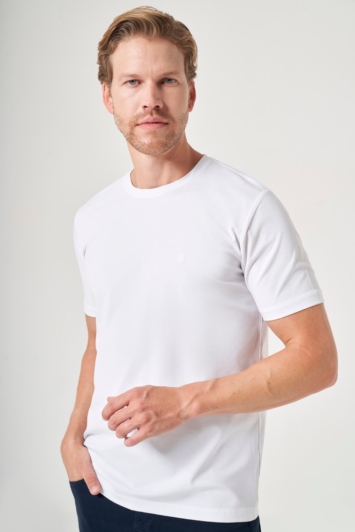 Beyaz Bisiklet Yaka Kısa Kol Örme Slim Fit Esnek Basic Tişört 1011260184